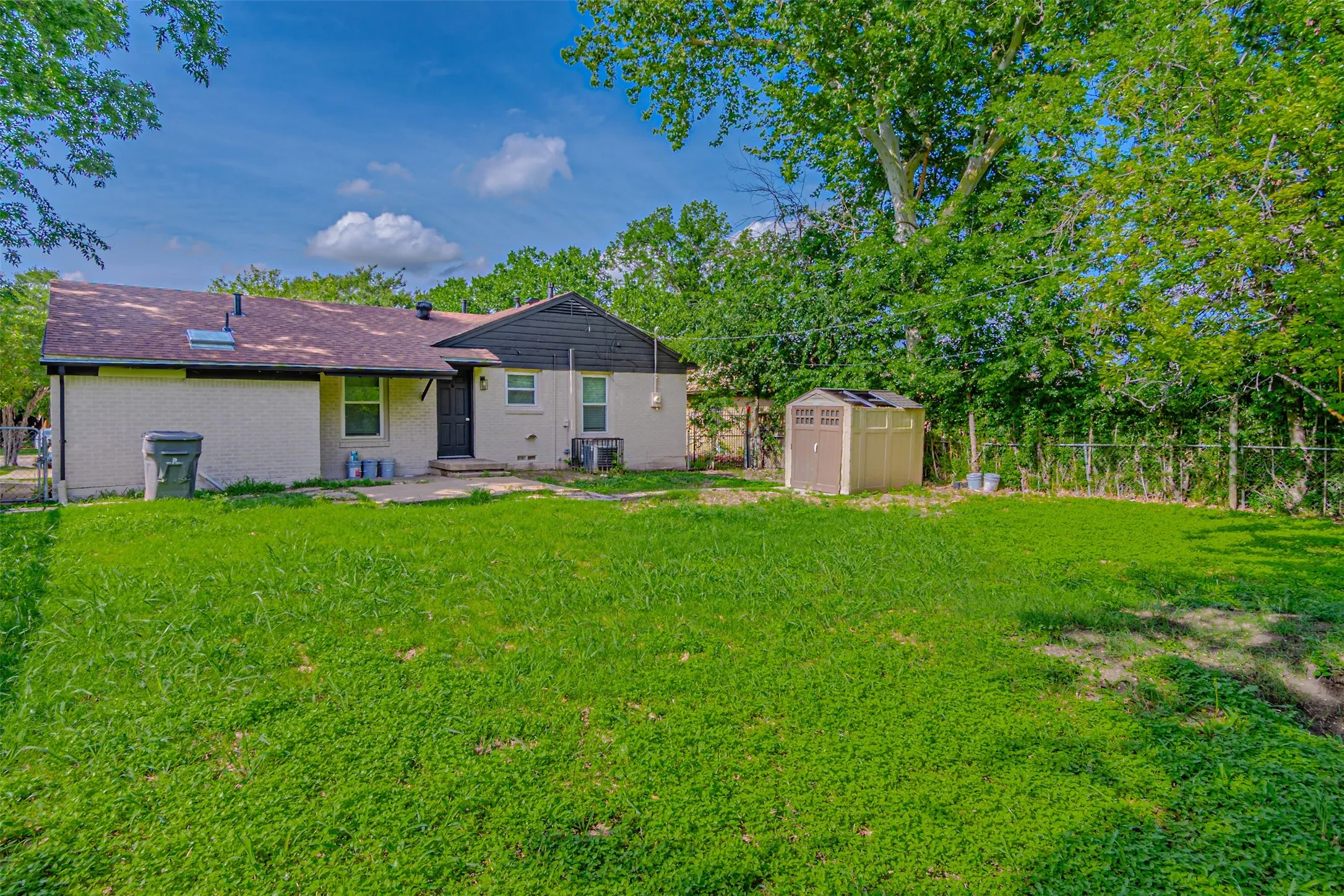 Single Family Residence For Sale in Dallas County , 2618 Centerville Road, Dallas, Texas 75228, 3 Bedroom, 2 Bathroom, Garage spaces, 1,308 Sqft, built in 1952, mls#21411323, Real Estate Agent in Dallas, Homes For Sale in Dallas county, Homes For Sale in Dallas, Realtor in Dallas Texas, Real Estate Brokerage Independent Realty Texas, Luminita Cordes Realtor