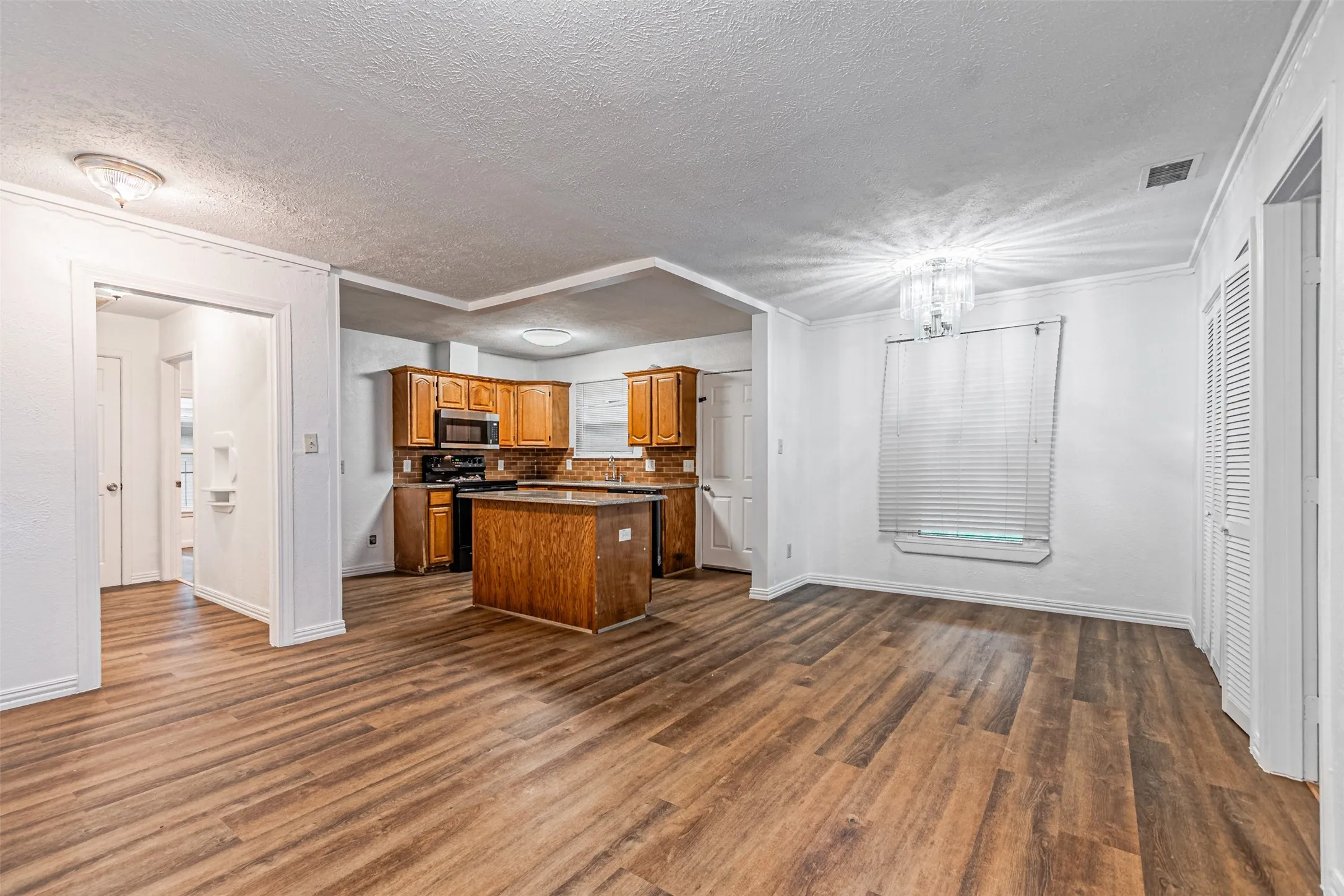 Single Family Residence For Sale in Dallas County , 2618 Centerville Road, Dallas, Texas 75228, 3 Bedroom, 2 Bathroom, Garage spaces, 1,308 Sqft, built in 1952, mls#21411323, Real Estate Agent in Dallas, Homes For Sale in Dallas county, Homes For Sale in Dallas, Realtor in Dallas Texas, Real Estate Brokerage Independent Realty Texas, Luminita Cordes Realtor