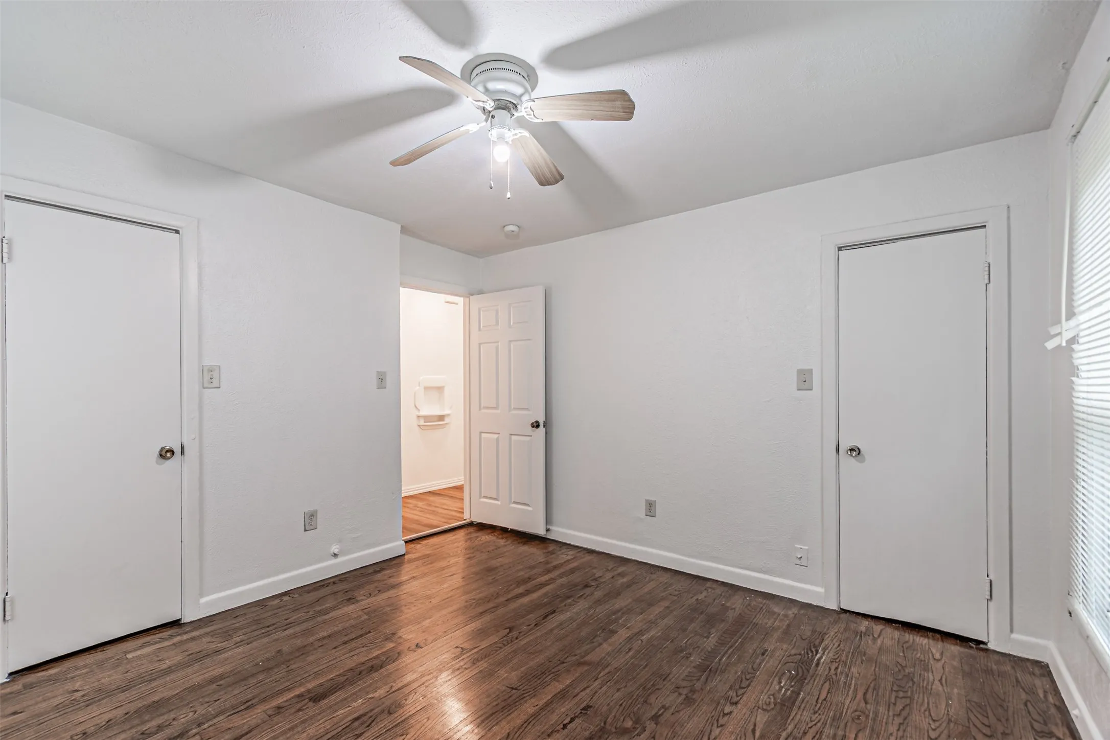 Single Family Residence For Sale in Dallas County , 2618 Centerville Road, Dallas, Texas 75228, 3 Bedroom, 2 Bathroom, Garage spaces, 1,308 Sqft, built in 1952, mls#21411323, Real Estate Agent in Dallas, Homes For Sale in Dallas county, Homes For Sale in Dallas, Realtor in Dallas Texas, Real Estate Brokerage Independent Realty Texas, Luminita Cordes Realtor