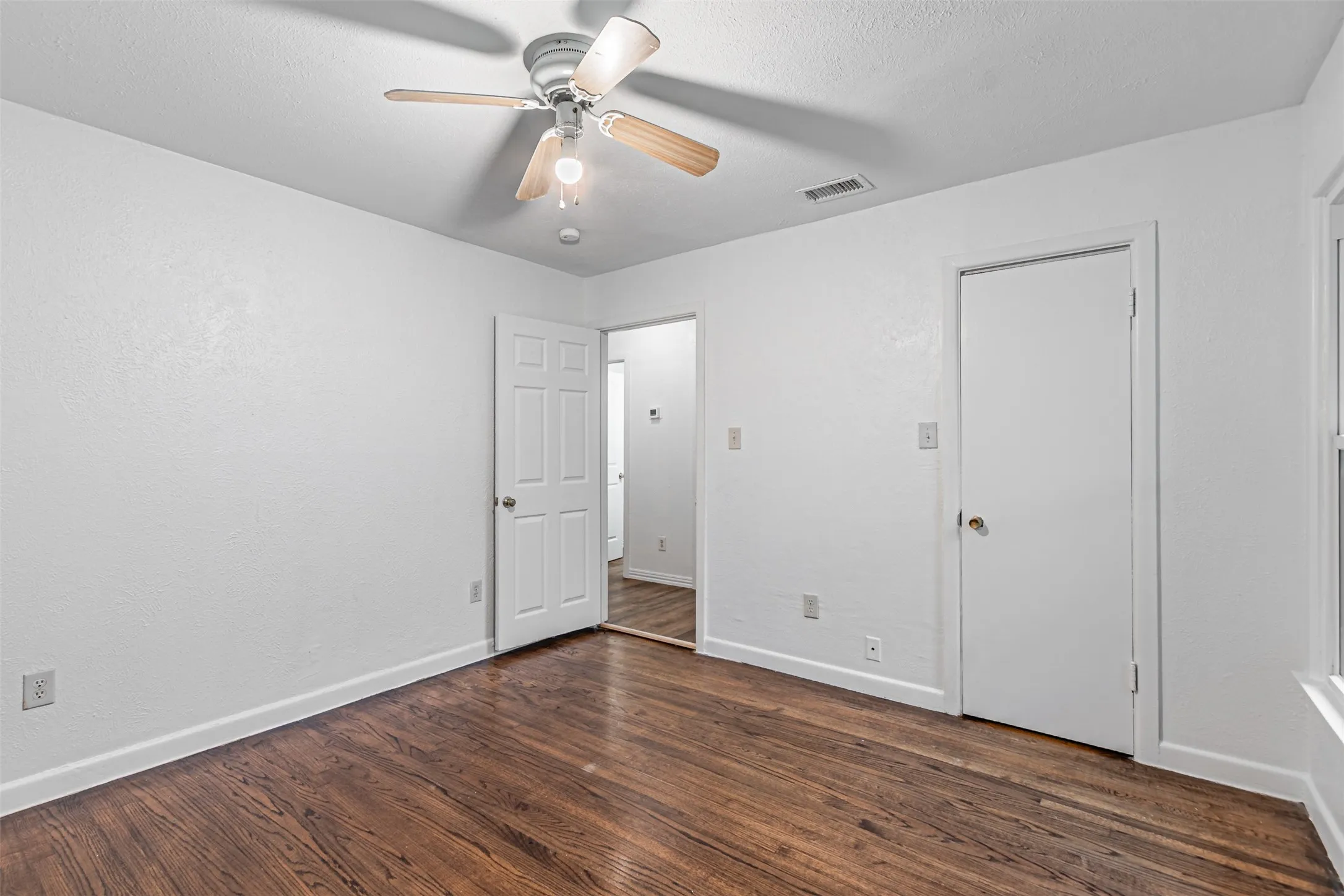 Single Family Residence For Sale in Dallas County , 2618 Centerville Road, Dallas, Texas 75228, 3 Bedroom, 2 Bathroom, Garage spaces, 1,308 Sqft, built in 1952, mls#21411323, Real Estate Agent in Dallas, Homes For Sale in Dallas county, Homes For Sale in Dallas, Realtor in Dallas Texas, Real Estate Brokerage Independent Realty Texas, Luminita Cordes Realtor