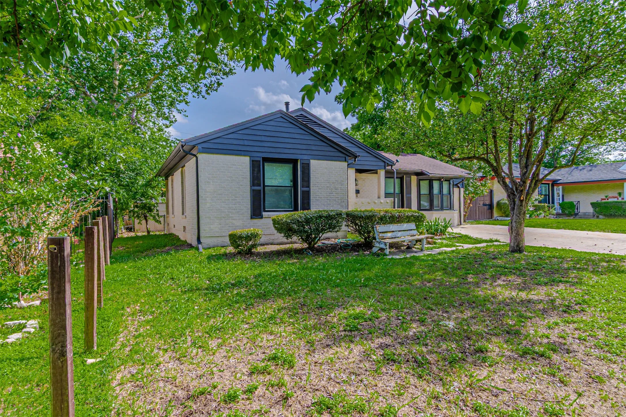 Single Family Residence For Sale in Dallas County , 2618 Centerville Road, Dallas, Texas 75228, 3 Bedroom, 2 Bathroom, Garage spaces, 1,308 Sqft, built in 1952, mls#21411323, Real Estate Agent in Dallas, Homes For Sale in Dallas county, Homes For Sale in Dallas, Realtor in Dallas Texas, Real Estate Brokerage Independent Realty Texas, Luminita Cordes Realtor