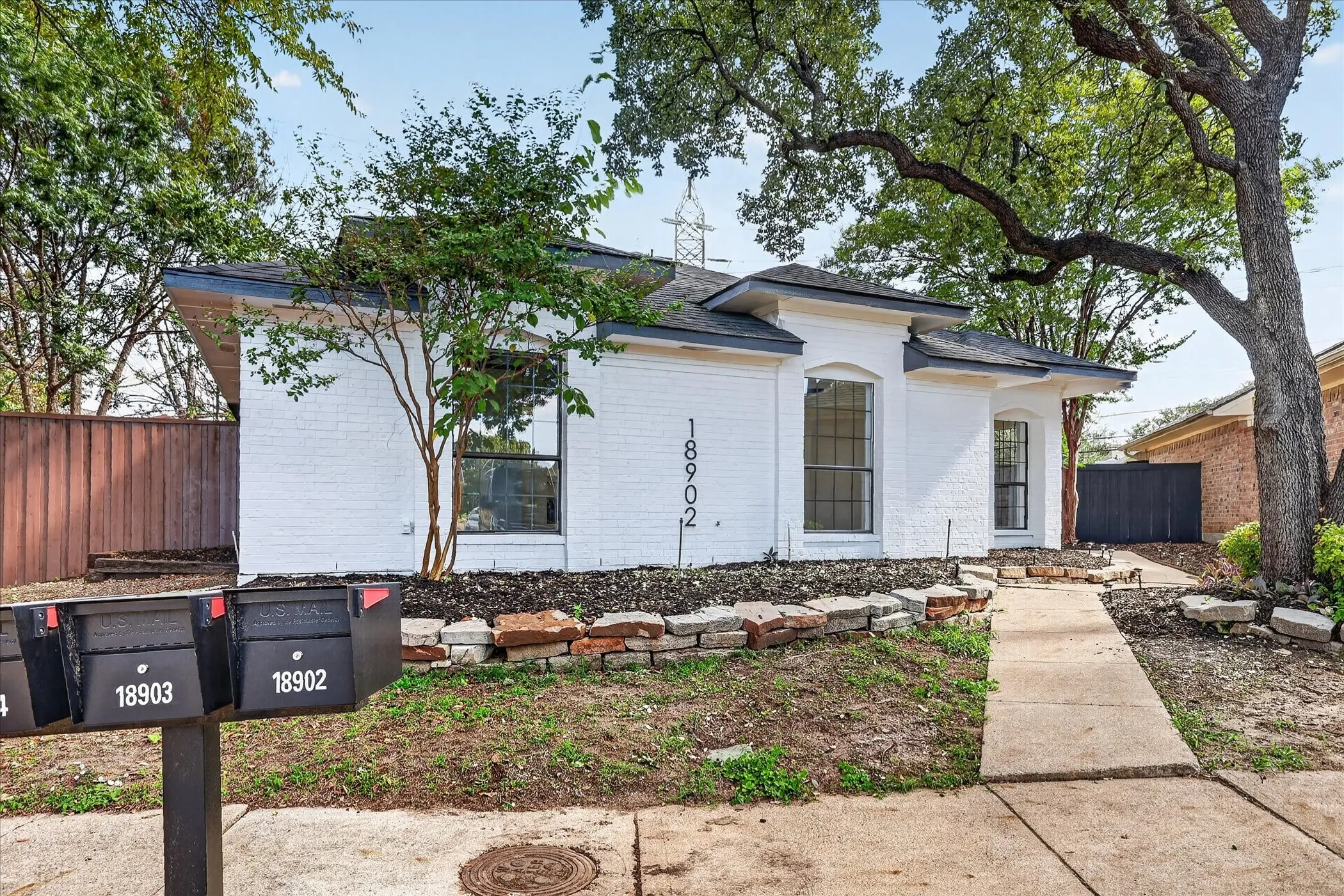 Single Family Residence For Sale in Collin County , 18902 Whitewater Lane, Dallas, Texas 75287, 3 Bedroom, 2 Bathroom, 2 Garage spaces, 1,997 Sqft, built in 1984, mls#21411388, Real Estate Agent in Dallas, Homes For Sale in Collin county, Homes For Sale in Dallas, Realtor in Dallas Texas, Real Estate Brokerage Independent Realty Texas, Luminita Cordes Realtor