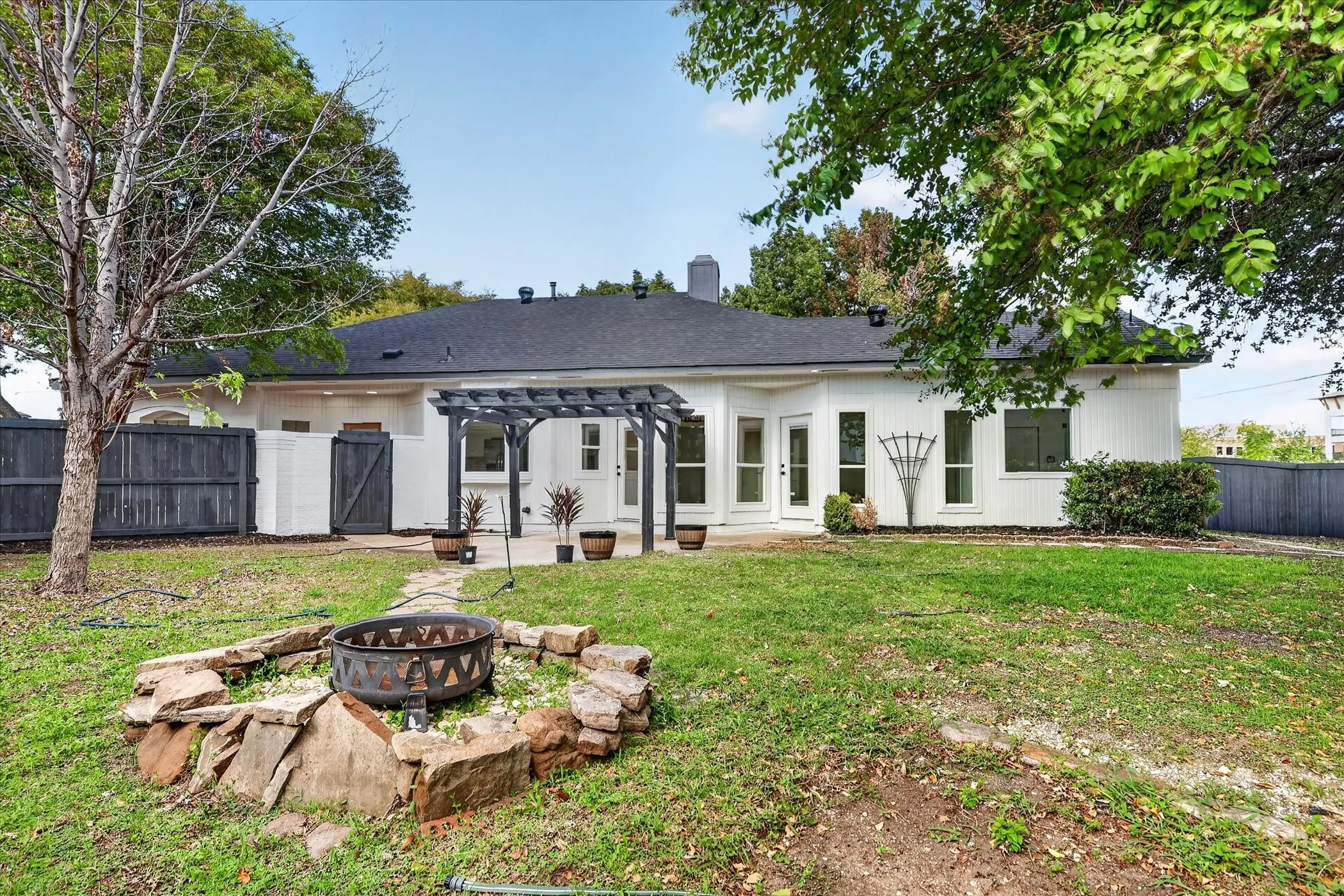 Single Family Residence For Sale in Collin County , 18902 Whitewater Lane, Dallas, Texas 75287, 3 Bedroom, 2 Bathroom, 2 Garage spaces, 1,997 Sqft, built in 1984, mls#21411388, Real Estate Agent in Dallas, Homes For Sale in Collin county, Homes For Sale in Dallas, Realtor in Dallas Texas, Real Estate Brokerage Independent Realty Texas, Luminita Cordes Realtor
