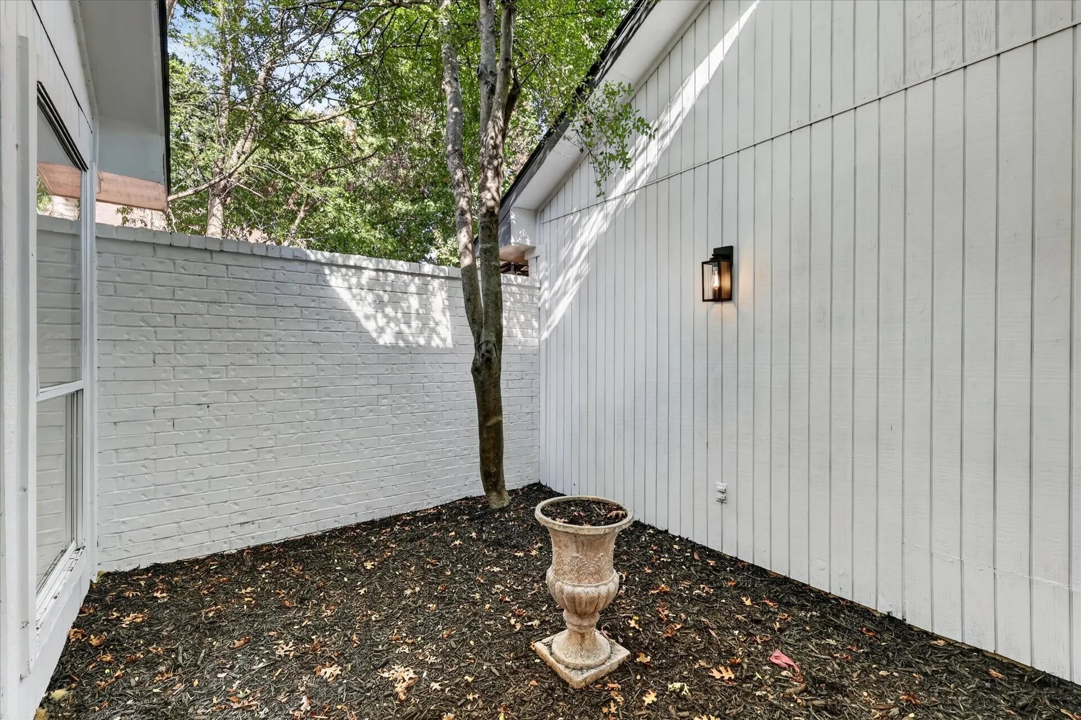 Single Family Residence For Sale in Collin County , 18902 Whitewater Lane, Dallas, Texas 75287, 3 Bedroom, 2 Bathroom, 2 Garage spaces, 1,997 Sqft, built in 1984, mls#21411388, Real Estate Agent in Dallas, Homes For Sale in Collin county, Homes For Sale in Dallas, Realtor in Dallas Texas, Real Estate Brokerage Independent Realty Texas, Luminita Cordes Realtor
