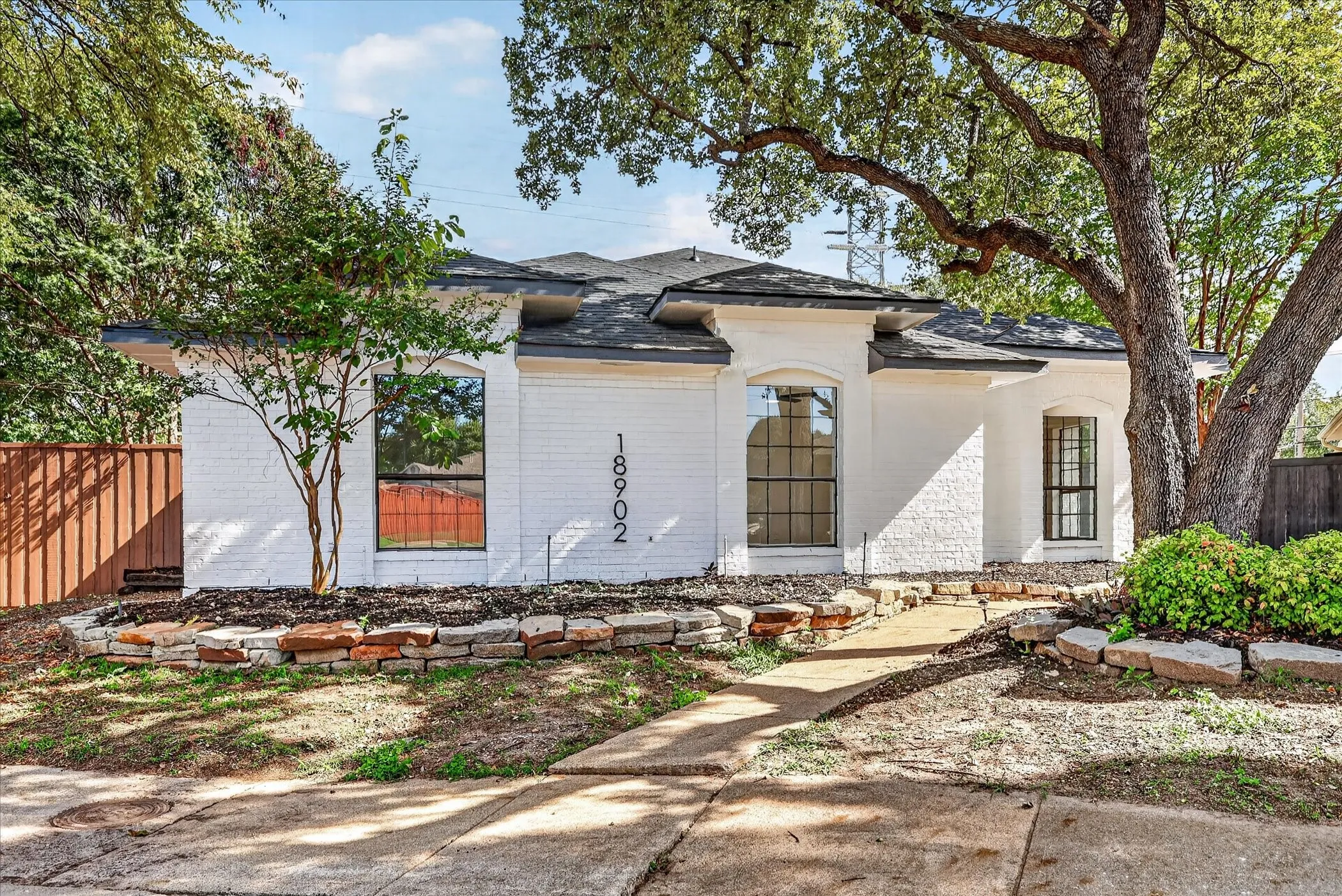 Single Family Residence For Sale in Collin County , 18902 Whitewater Lane, Dallas, Texas 75287, 3 Bedroom, 2 Bathroom, 2 Garage spaces, 1,997 Sqft, built in 1984, mls#21411388, Real Estate Agent in Dallas, Homes For Sale in Collin county, Homes For Sale in Dallas, Realtor in Dallas Texas, Real Estate Brokerage Independent Realty Texas, Luminita Cordes Realtor