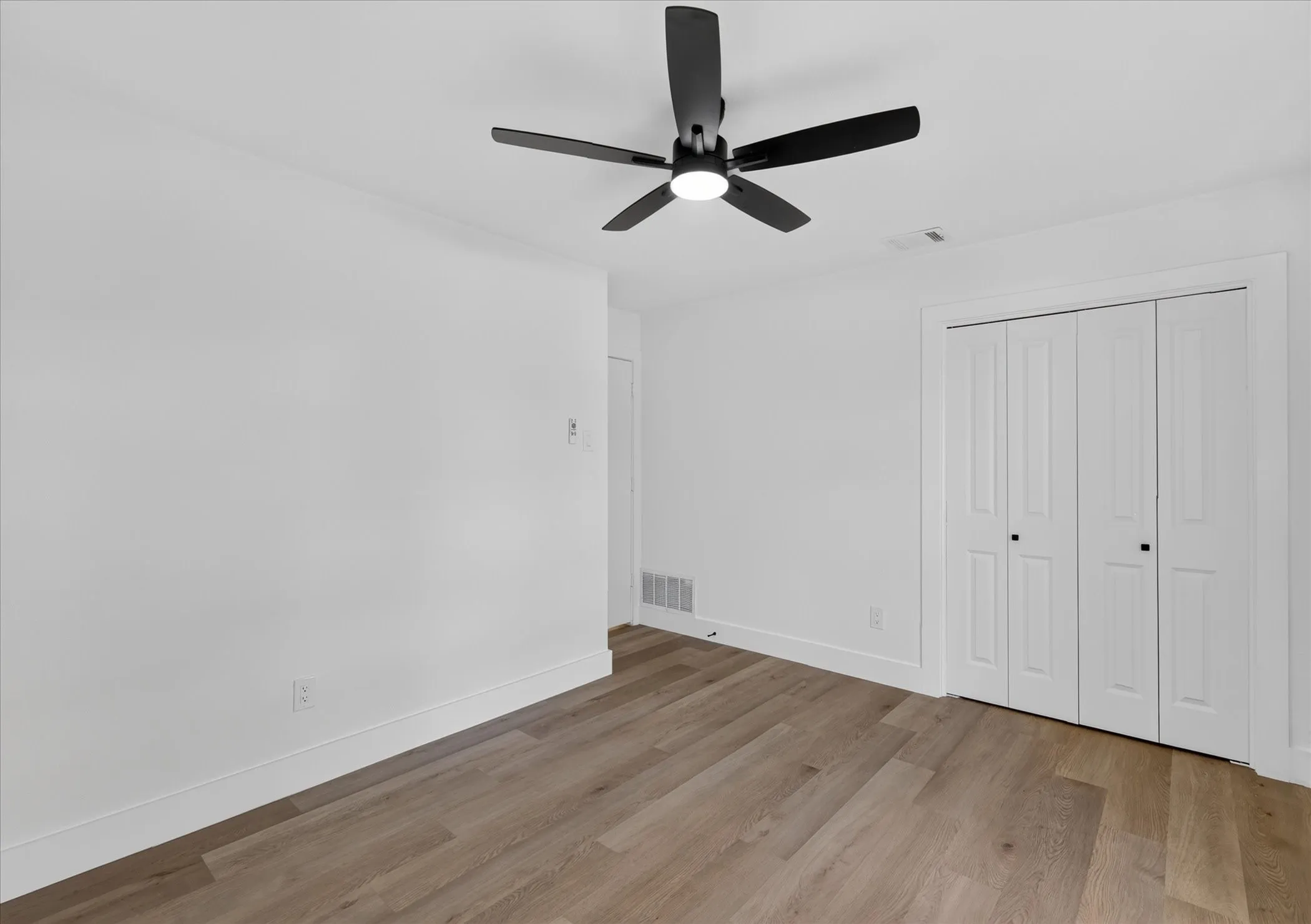 Single Family Residence For Sale in Collin County , 18902 Whitewater Lane, Dallas, Texas 75287, 3 Bedroom, 2 Bathroom, 2 Garage spaces, 1,997 Sqft, built in 1984, mls#21411388, Real Estate Agent in Dallas, Homes For Sale in Collin county, Homes For Sale in Dallas, Realtor in Dallas Texas, Real Estate Brokerage Independent Realty Texas, Luminita Cordes Realtor
