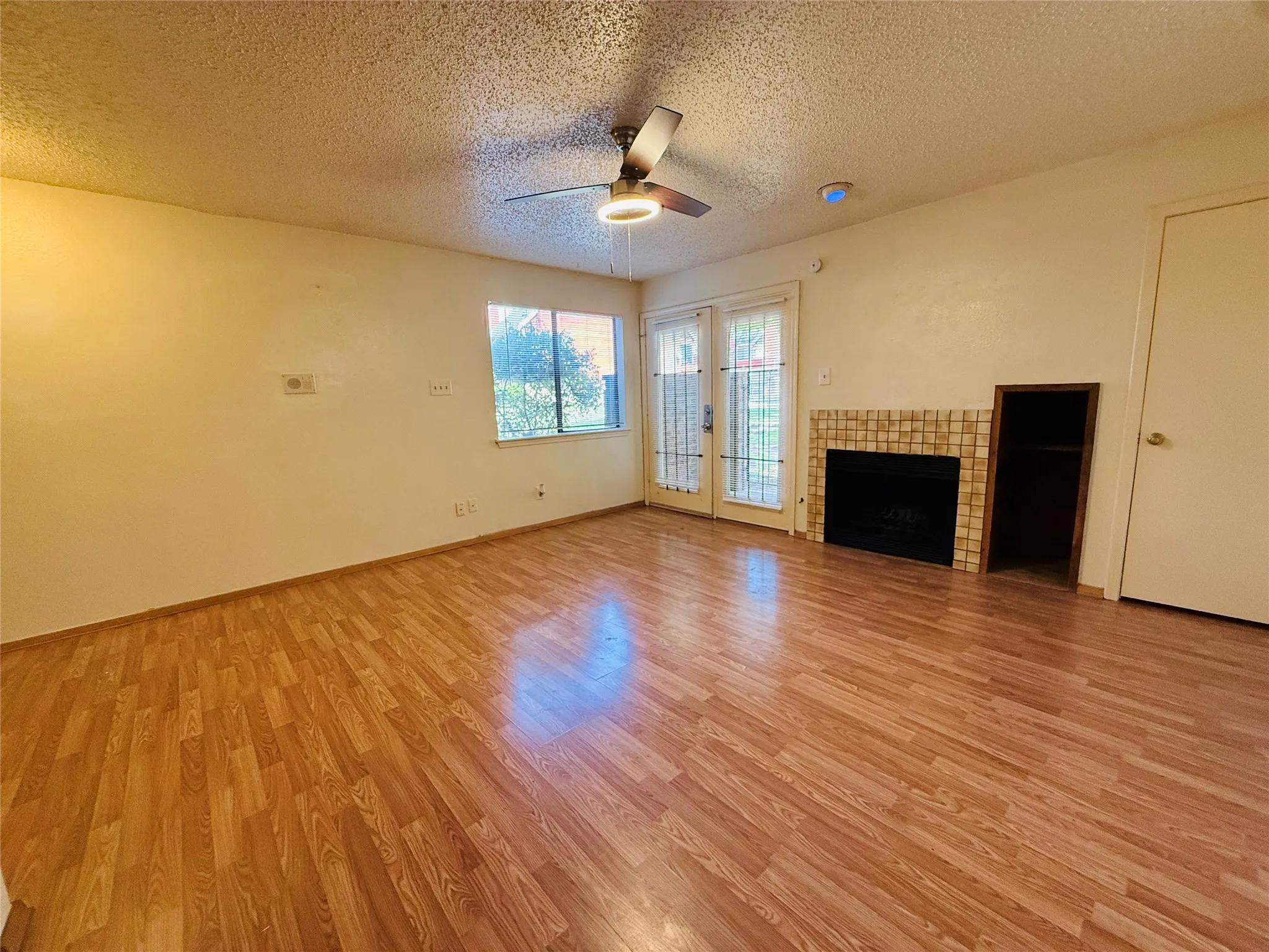 Condominium For Sale in Dallas County , 9833 Walnut Street 108, Dallas, Texas 75243, 1 Bedroom, 1 Bathroom, Garage spaces, 662 Sqft, built in 1984, mls#21411383, Real Estate Agent in Dallas, Homes For Sale in Dallas county, Homes For Sale in Dallas, Realtor in Dallas Texas, Real Estate Brokerage Independent Realty Texas, Luminita Cordes Realtor