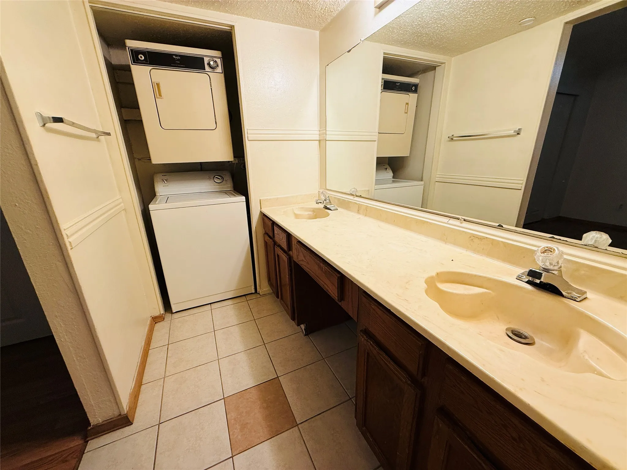 Condominium For Sale in Dallas County , 9833 Walnut Street 108, Dallas, Texas 75243, 1 Bedroom, 1 Bathroom, Garage spaces, 662 Sqft, built in 1984, mls#21411383, Real Estate Agent in Dallas, Homes For Sale in Dallas county, Homes For Sale in Dallas, Realtor in Dallas Texas, Real Estate Brokerage Independent Realty Texas, Luminita Cordes Realtor
