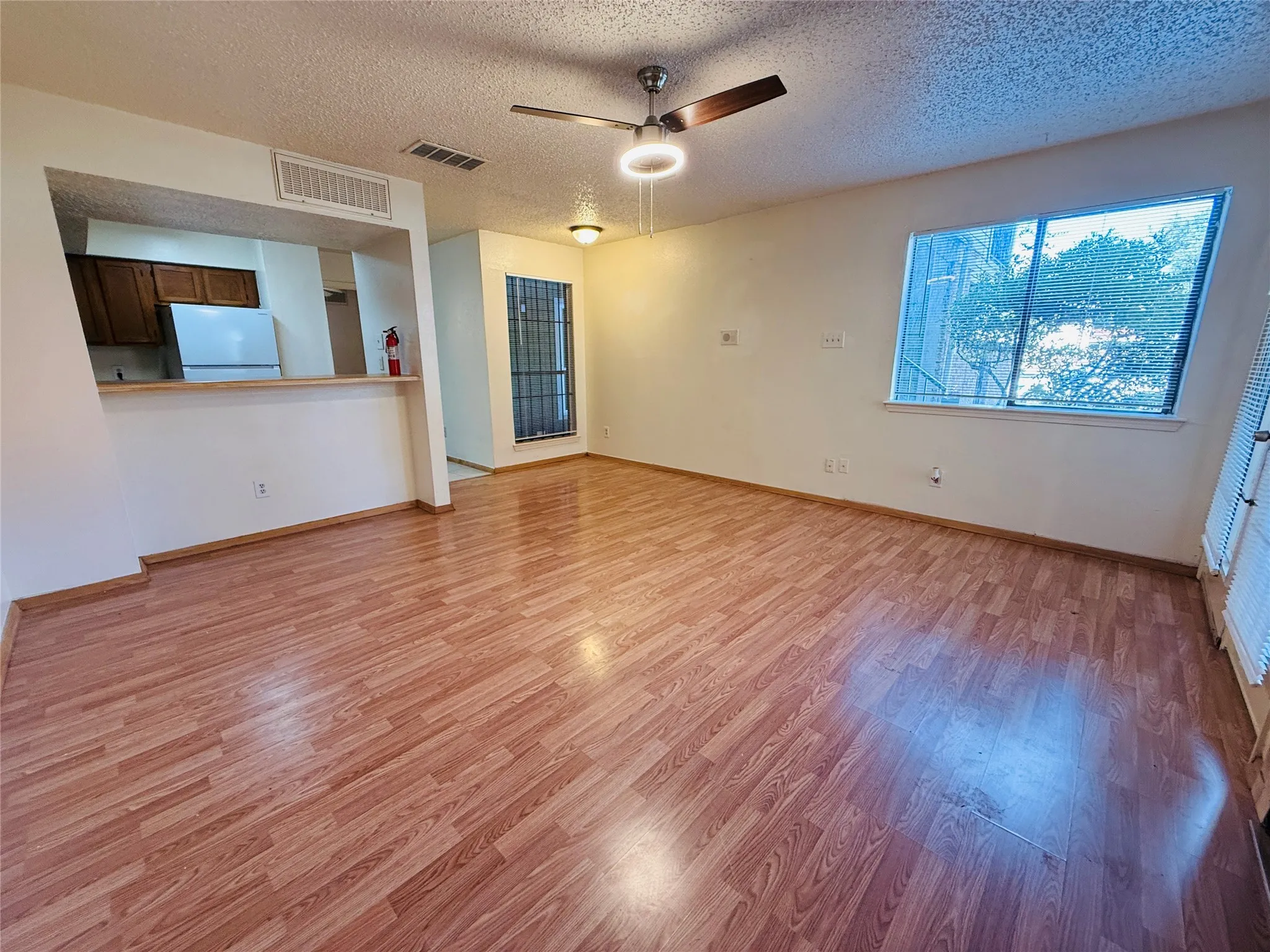Condominium For Sale in Dallas County , 9833 Walnut Street 108, Dallas, Texas 75243, 1 Bedroom, 1 Bathroom, Garage spaces, 662 Sqft, built in 1984, mls#21411383, Real Estate Agent in Dallas, Homes For Sale in Dallas county, Homes For Sale in Dallas, Realtor in Dallas Texas, Real Estate Brokerage Independent Realty Texas, Luminita Cordes Realtor