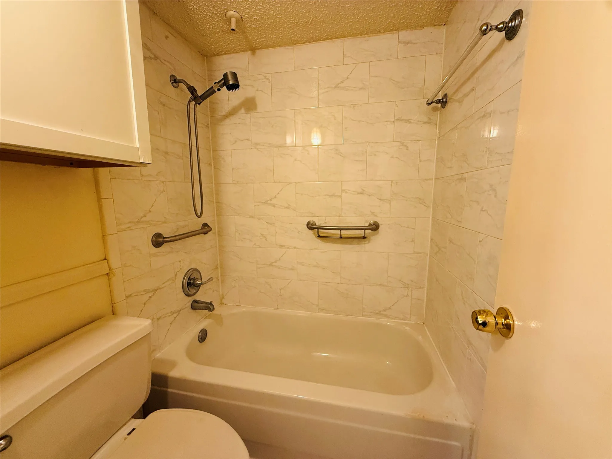 Condominium For Sale in Dallas County , 9833 Walnut Street 108, Dallas, Texas 75243, 1 Bedroom, 1 Bathroom, Garage spaces, 662 Sqft, built in 1984, mls#21411383, Real Estate Agent in Dallas, Homes For Sale in Dallas county, Homes For Sale in Dallas, Realtor in Dallas Texas, Real Estate Brokerage Independent Realty Texas, Luminita Cordes Realtor