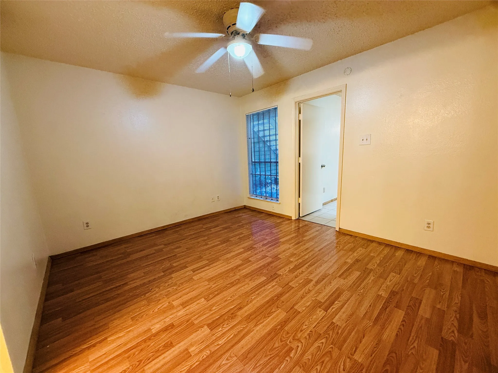 Condominium For Sale in Dallas County , 9833 Walnut Street 108, Dallas, Texas 75243, 1 Bedroom, 1 Bathroom, Garage spaces, 662 Sqft, built in 1984, mls#21411383, Real Estate Agent in Dallas, Homes For Sale in Dallas county, Homes For Sale in Dallas, Realtor in Dallas Texas, Real Estate Brokerage Independent Realty Texas, Luminita Cordes Realtor