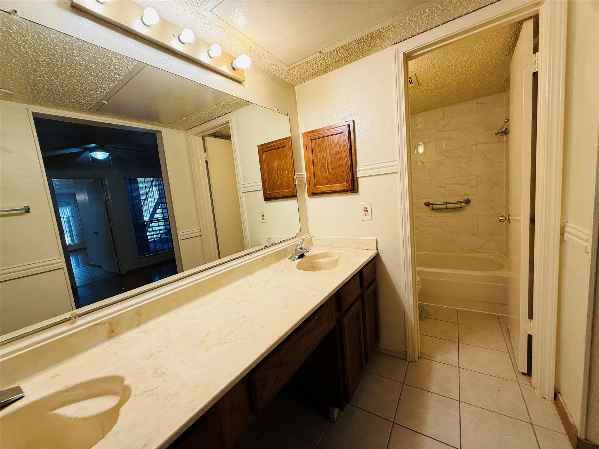 Condominium For Sale in Dallas County , 9833 Walnut Street 108, Dallas, Texas 75243, 1 Bedroom, 1 Bathroom, Garage spaces, 662 Sqft, built in 1984, mls#21411383, Real Estate Agent in Dallas, Homes For Sale in Dallas county, Homes For Sale in Dallas, Realtor in Dallas Texas, Real Estate Brokerage Independent Realty Texas, Luminita Cordes Realtor