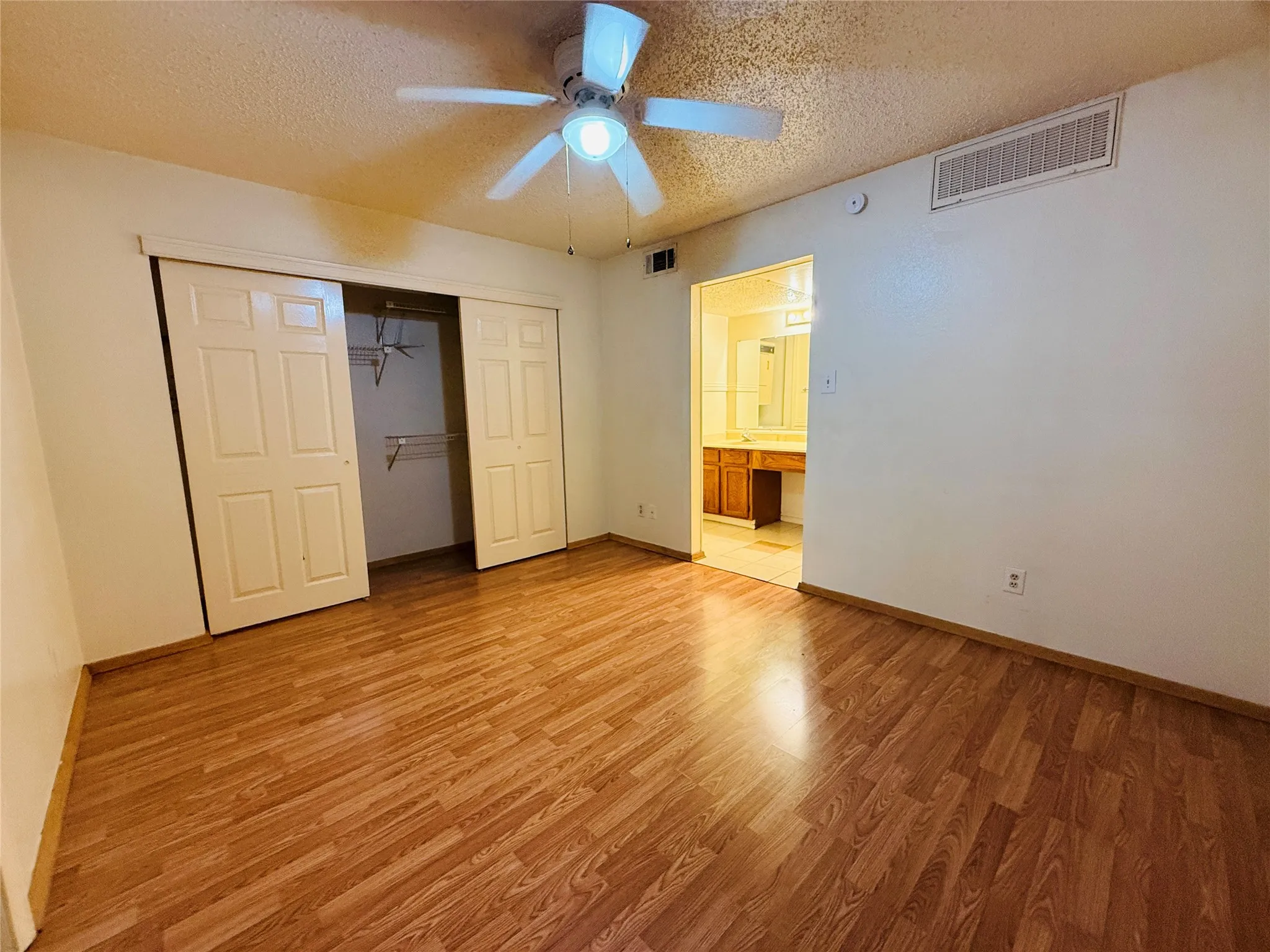 Condominium For Sale in Dallas County , 9833 Walnut Street 108, Dallas, Texas 75243, 1 Bedroom, 1 Bathroom, Garage spaces, 662 Sqft, built in 1984, mls#21411383, Real Estate Agent in Dallas, Homes For Sale in Dallas county, Homes For Sale in Dallas, Realtor in Dallas Texas, Real Estate Brokerage Independent Realty Texas, Luminita Cordes Realtor
