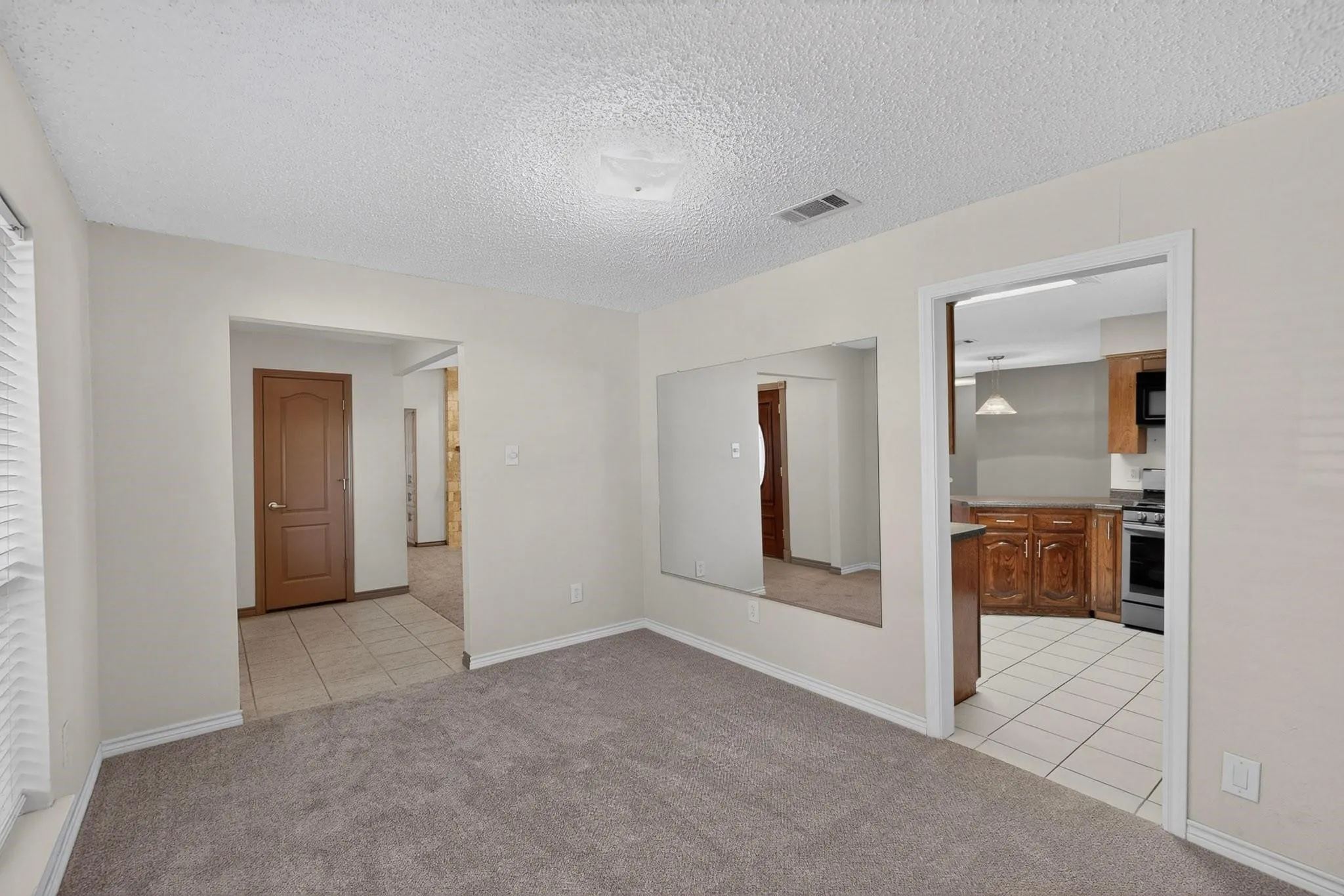 Single Family Residence For Sale in Dallas County , 2009 Glencrest Lane, Garland, Texas 75040, 3 Bedroom, 2 Bathroom, 2 Garage spaces, 1,476 Sqft, built in 1978, mls#21411405, Real Estate Agent in Garland, Homes For Sale in Dallas county, Homes For Sale in Garland, Realtor in Garland Texas, Real Estate Brokerage Independent Realty Texas, Luminita Cordes Realtor