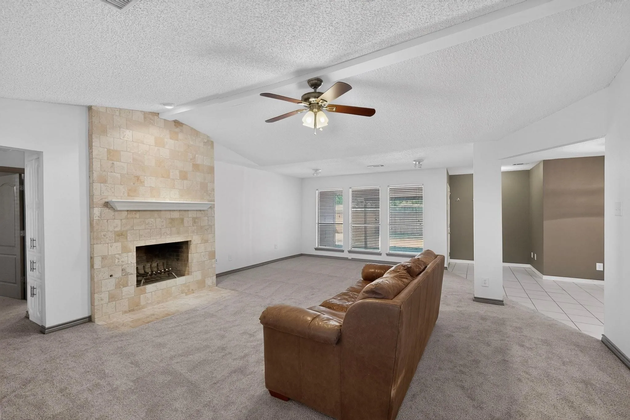 Single Family Residence For Sale in Dallas County , 2009 Glencrest Lane, Garland, Texas 75040, 3 Bedroom, 2 Bathroom, 2 Garage spaces, 1,476 Sqft, built in 1978, mls#21411405, Real Estate Agent in Garland, Homes For Sale in Dallas county, Homes For Sale in Garland, Realtor in Garland Texas, Real Estate Brokerage Independent Realty Texas, Luminita Cordes Realtor