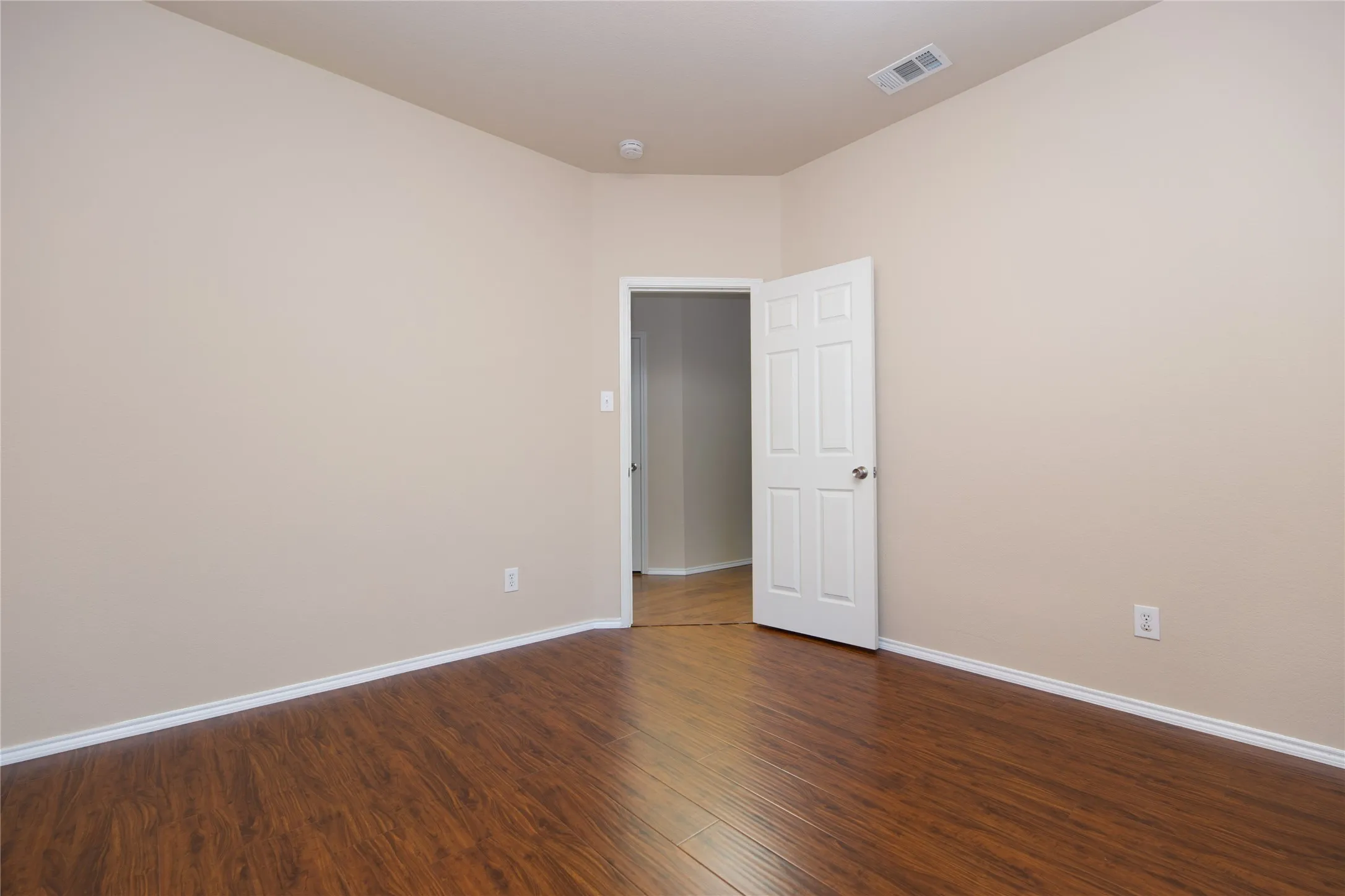 Single Family Residence For Rent in Collin County , 11938 Kingsville Drive, Frisco, Texas 75035, 3 Bedroom, 2 Bathroom, 2 Garage spaces, 1,833 Sqft, built in 2005, mls#21411416, Real Estate Agent in Frisco, Homes For Rent in Collin county, Homes For Rent in Frisco, Realtor in Frisco Texas, Real Estate Brokerage Independent Realty Texas, Luminita Cordes Realtor