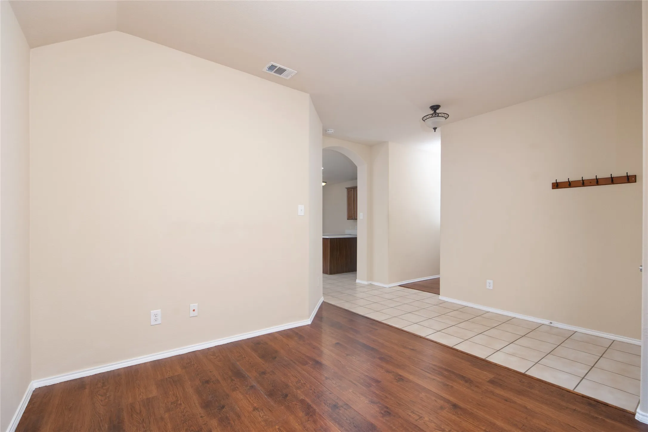 Single Family Residence For Rent in Collin County , 11938 Kingsville Drive, Frisco, Texas 75035, 3 Bedroom, 2 Bathroom, 2 Garage spaces, 1,833 Sqft, built in 2005, mls#21411416, Real Estate Agent in Frisco, Homes For Rent in Collin county, Homes For Rent in Frisco, Realtor in Frisco Texas, Real Estate Brokerage Independent Realty Texas, Luminita Cordes Realtor