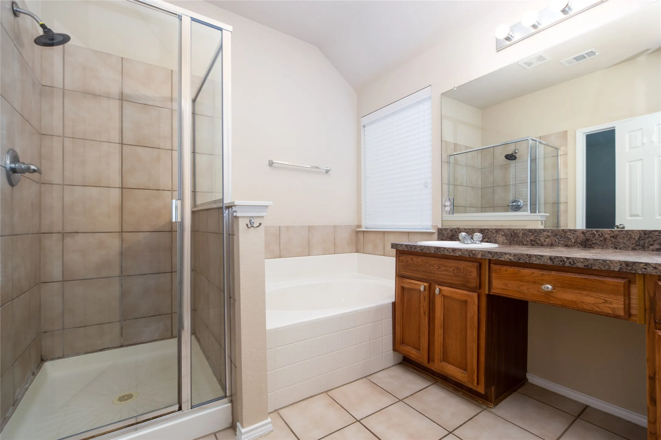 Single Family Residence For Rent in Collin County , 11938 Kingsville Drive, Frisco, Texas 75035, 3 Bedroom, 2 Bathroom, 2 Garage spaces, 1,833 Sqft, built in 2005, mls#21411416, Real Estate Agent in Frisco, Homes For Rent in Collin county, Homes For Rent in Frisco, Realtor in Frisco Texas, Real Estate Brokerage Independent Realty Texas, Luminita Cordes Realtor