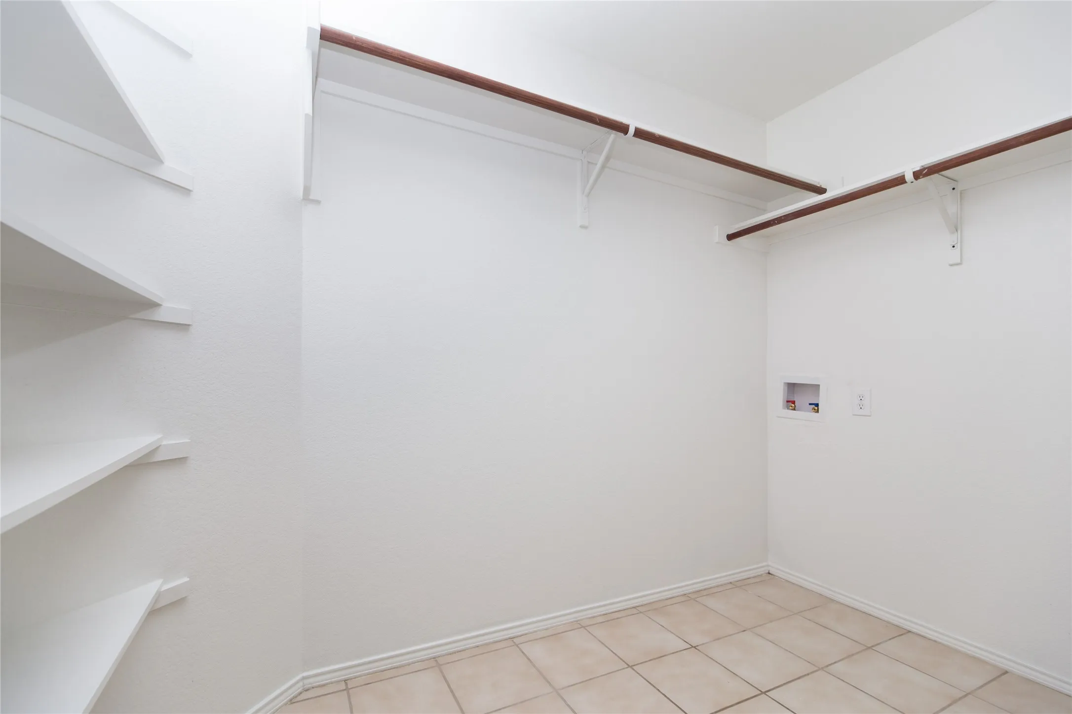Single Family Residence For Rent in Collin County , 11938 Kingsville Drive, Frisco, Texas 75035, 3 Bedroom, 2 Bathroom, 2 Garage spaces, 1,833 Sqft, built in 2005, mls#21411416, Real Estate Agent in Frisco, Homes For Rent in Collin county, Homes For Rent in Frisco, Realtor in Frisco Texas, Real Estate Brokerage Independent Realty Texas, Luminita Cordes Realtor