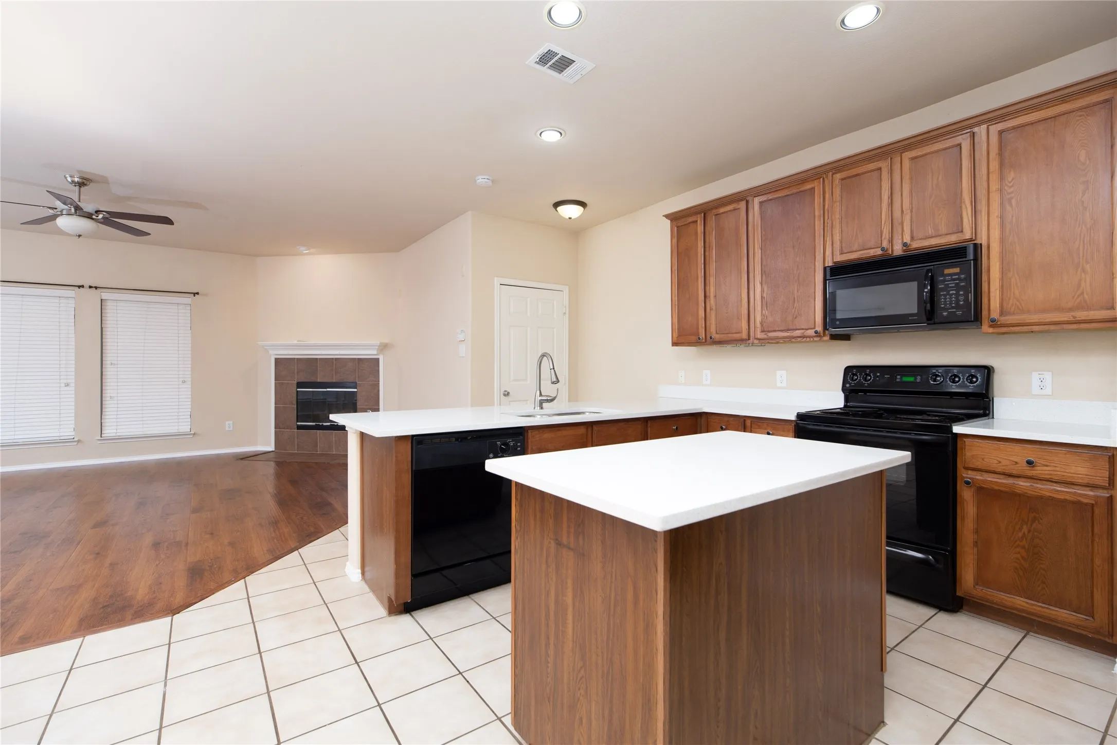 Single Family Residence For Rent in Collin County , 11938 Kingsville Drive, Frisco, Texas 75035, 3 Bedroom, 2 Bathroom, 2 Garage spaces, 1,833 Sqft, built in 2005, mls#21411416, Real Estate Agent in Frisco, Homes For Rent in Collin county, Homes For Rent in Frisco, Realtor in Frisco Texas, Real Estate Brokerage Independent Realty Texas, Luminita Cordes Realtor