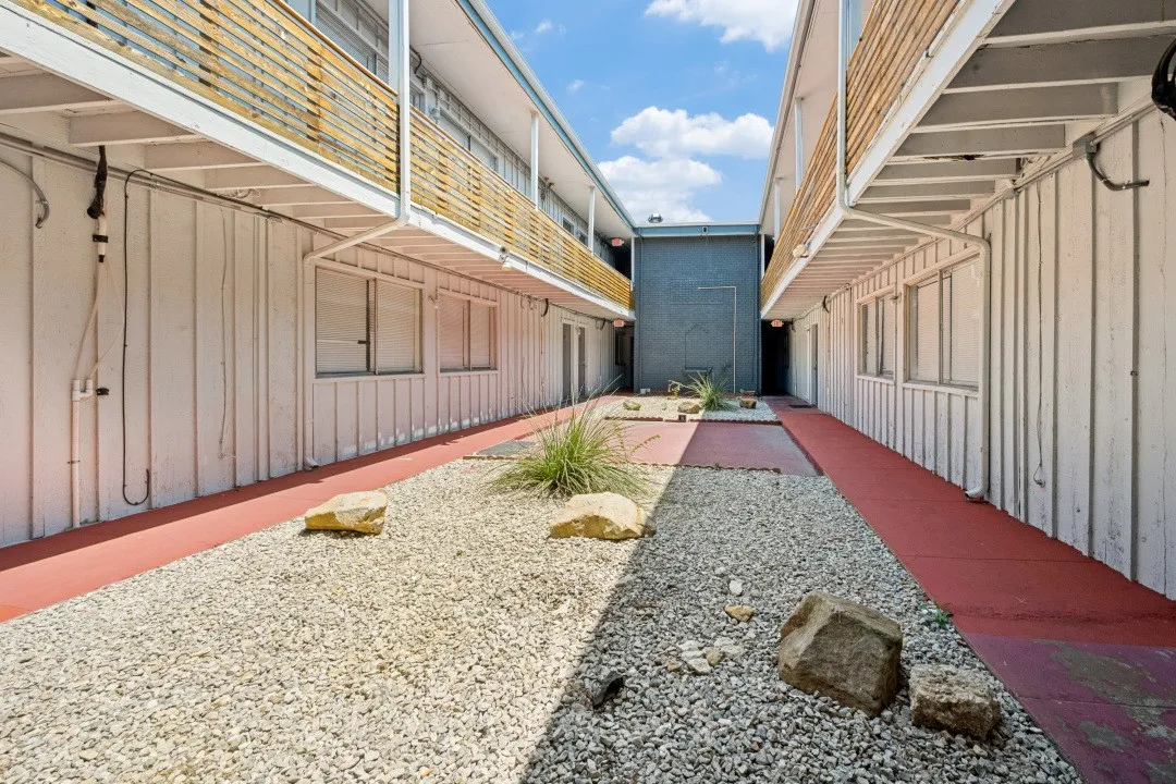 Apartment For Rent in Tarrant County , 2701 Hemphill Street 204, Fort Worth, Texas 76110, 1 Bedroom, 1 Bathroom, Garage spaces, 700 Sqft, built in 1961, mls#21411417, Real Estate Agent in Fort Worth, Homes For Rent in Tarrant county, Homes For Rent in Fort Worth, Realtor in Fort Worth Texas, Real Estate Brokerage Independent Realty Texas, Luminita Cordes Realtor