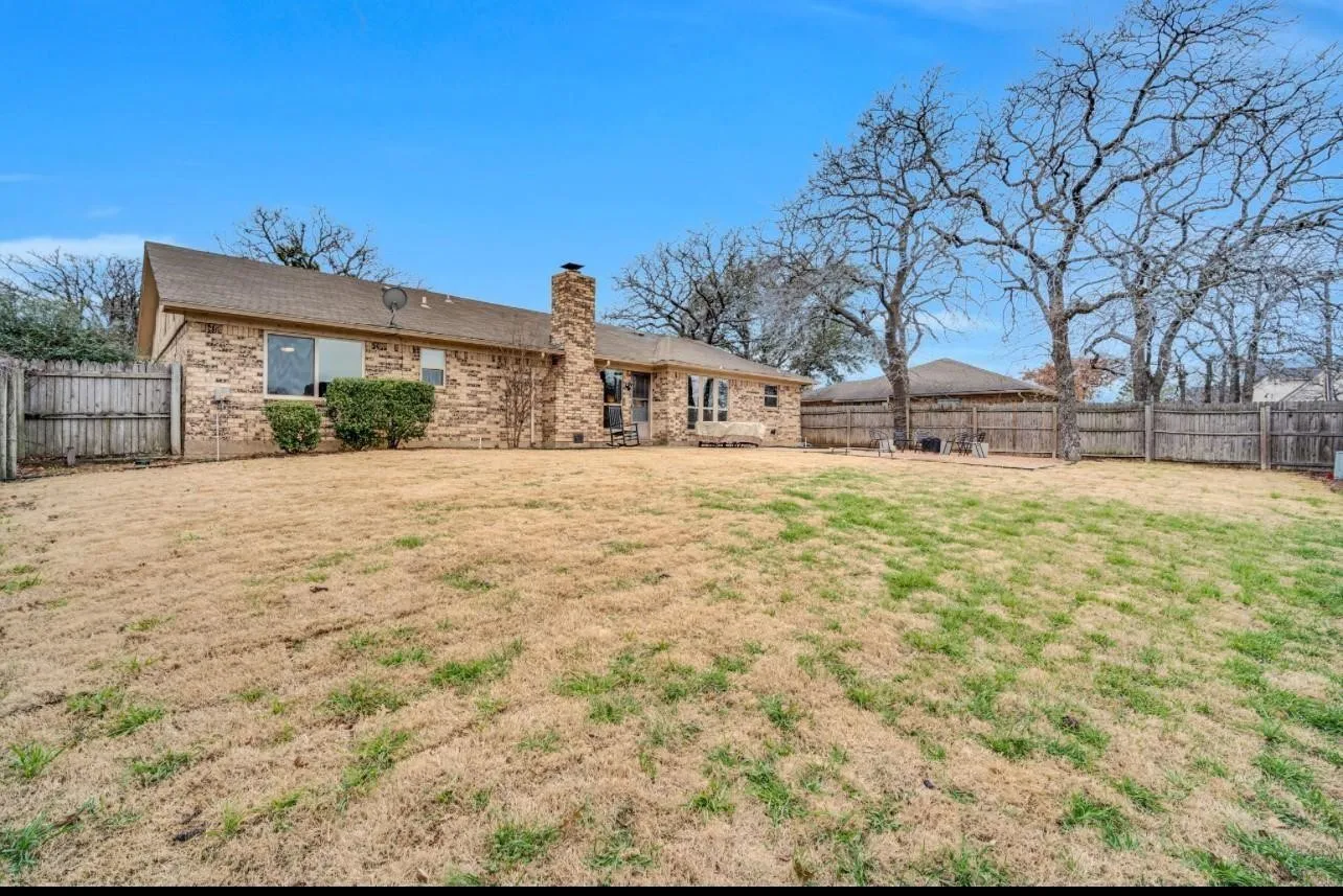 Single Family Residence For Rent in Tarrant County , 605 Steeplechase Drive, Bedford, Texas 76021, 3 Bedroom, 2 Bathroom, 2 Garage spaces, 1,506 Sqft, built in 1979, mls#21411419, Real Estate Agent in Bedford, Homes For Rent in Tarrant county, Homes For Rent in Bedford, Realtor in Bedford Texas, Real Estate Brokerage Independent Realty Texas, Luminita Cordes Realtor