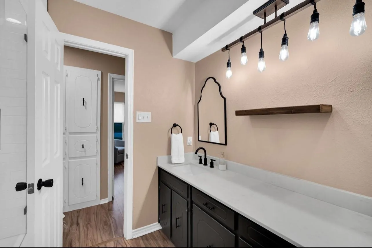 Single Family Residence For Rent in Tarrant County , 605 Steeplechase Drive, Bedford, Texas 76021, 3 Bedroom, 2 Bathroom, 2 Garage spaces, 1,506 Sqft, built in 1979, mls#21411419, Real Estate Agent in Bedford, Homes For Rent in Tarrant county, Homes For Rent in Bedford, Realtor in Bedford Texas, Real Estate Brokerage Independent Realty Texas, Luminita Cordes Realtor
