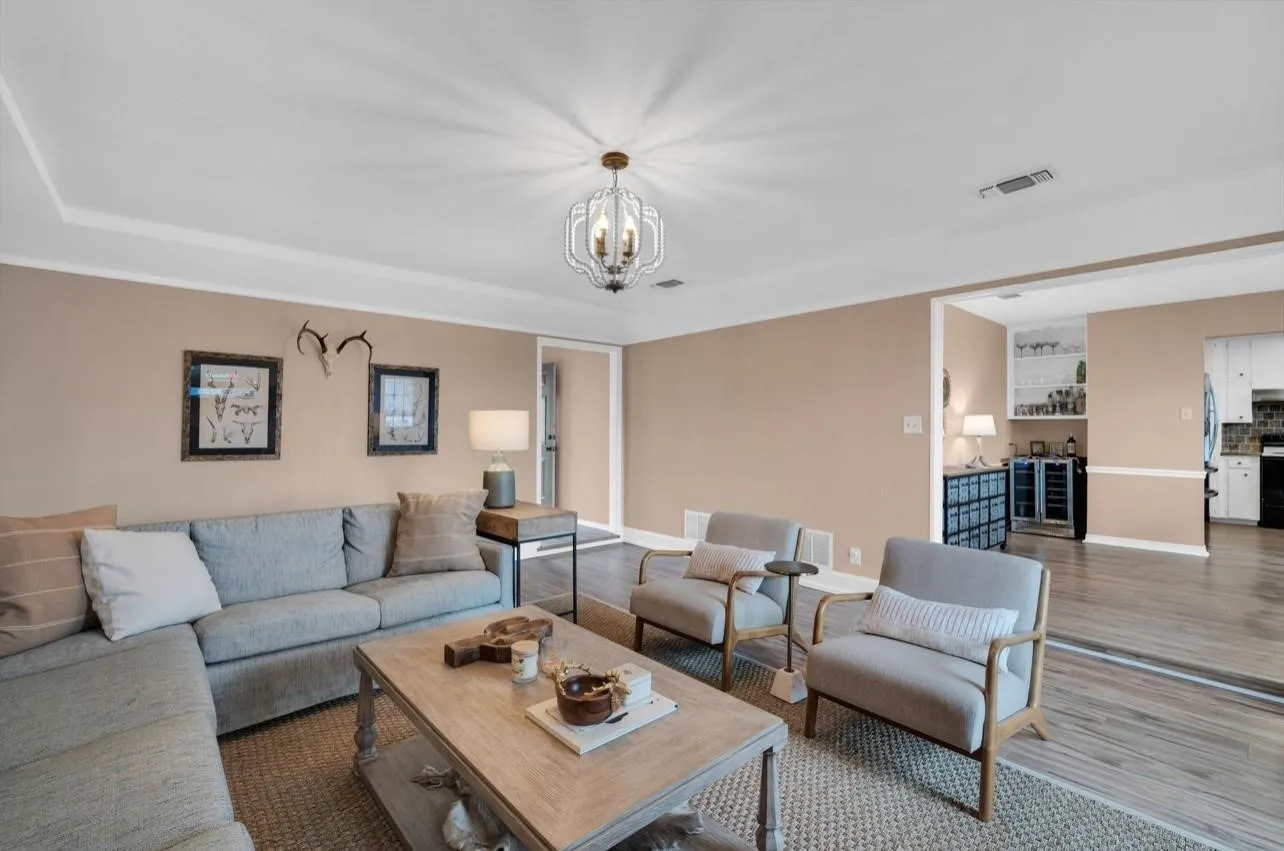Single Family Residence For Rent in Tarrant County , 605 Steeplechase Drive, Bedford, Texas 76021, 3 Bedroom, 2 Bathroom, 2 Garage spaces, 1,506 Sqft, built in 1979, mls#21411419, Real Estate Agent in Bedford, Homes For Rent in Tarrant county, Homes For Rent in Bedford, Realtor in Bedford Texas, Real Estate Brokerage Independent Realty Texas, Luminita Cordes Realtor