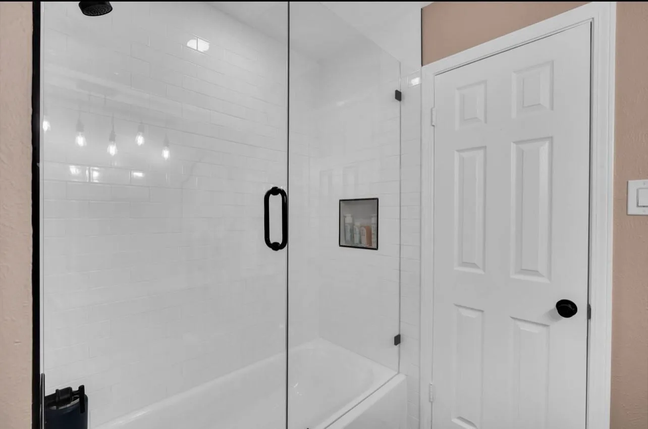 Single Family Residence For Rent in Tarrant County , 605 Steeplechase Drive, Bedford, Texas 76021, 3 Bedroom, 2 Bathroom, 2 Garage spaces, 1,506 Sqft, built in 1979, mls#21411419, Real Estate Agent in Bedford, Homes For Rent in Tarrant county, Homes For Rent in Bedford, Realtor in Bedford Texas, Real Estate Brokerage Independent Realty Texas, Luminita Cordes Realtor