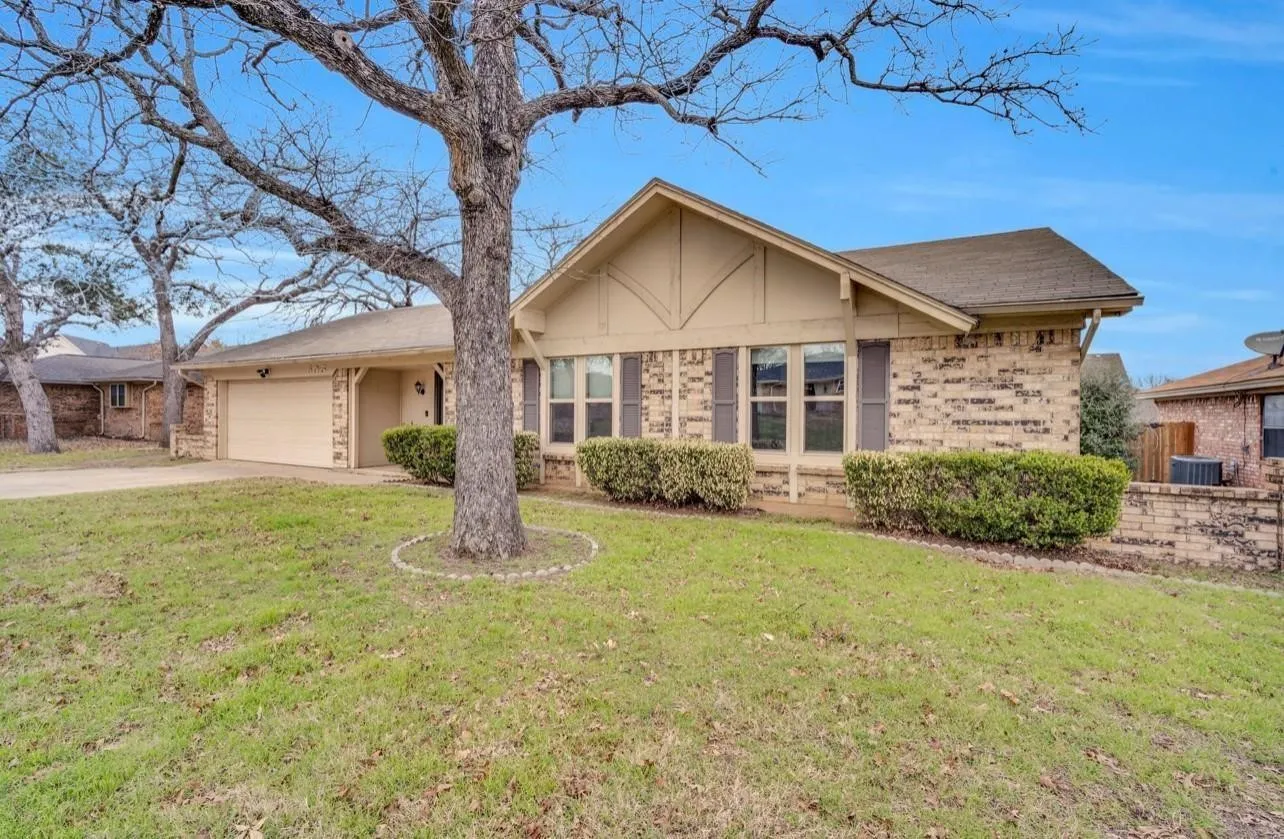 Single Family Residence For Rent in Tarrant County , 605 Steeplechase Drive, Bedford, Texas 76021, 3 Bedroom, 2 Bathroom, 2 Garage spaces, 1,506 Sqft, built in 1979, mls#21411419, Real Estate Agent in Bedford, Homes For Rent in Tarrant county, Homes For Rent in Bedford, Realtor in Bedford Texas, Real Estate Brokerage Independent Realty Texas, Luminita Cordes Realtor