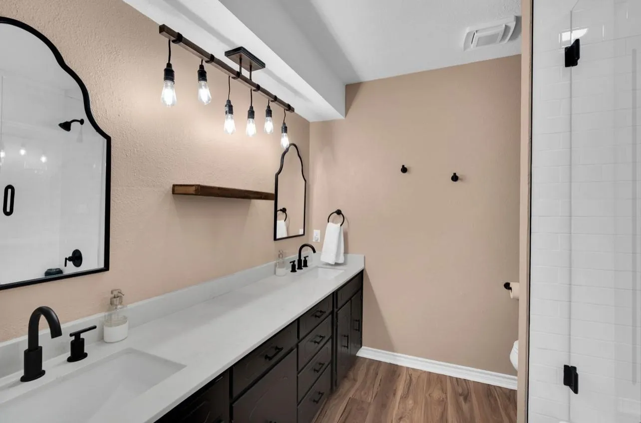 Single Family Residence For Rent in Tarrant County , 605 Steeplechase Drive, Bedford, Texas 76021, 3 Bedroom, 2 Bathroom, 2 Garage spaces, 1,506 Sqft, built in 1979, mls#21411419, Real Estate Agent in Bedford, Homes For Rent in Tarrant county, Homes For Rent in Bedford, Realtor in Bedford Texas, Real Estate Brokerage Independent Realty Texas, Luminita Cordes Realtor