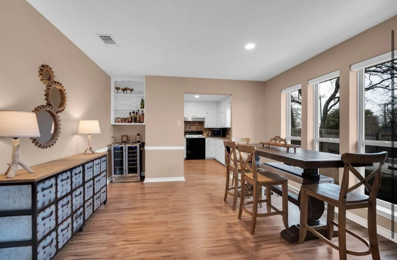 Single Family Residence For Rent in Tarrant County , 605 Steeplechase Drive, Bedford, Texas 76021, 3 Bedroom, 2 Bathroom, 2 Garage spaces, 1,506 Sqft, built in 1979, mls#21411419, Real Estate Agent in Bedford, Homes For Rent in Tarrant county, Homes For Rent in Bedford, Realtor in Bedford Texas, Real Estate Brokerage Independent Realty Texas, Luminita Cordes Realtor