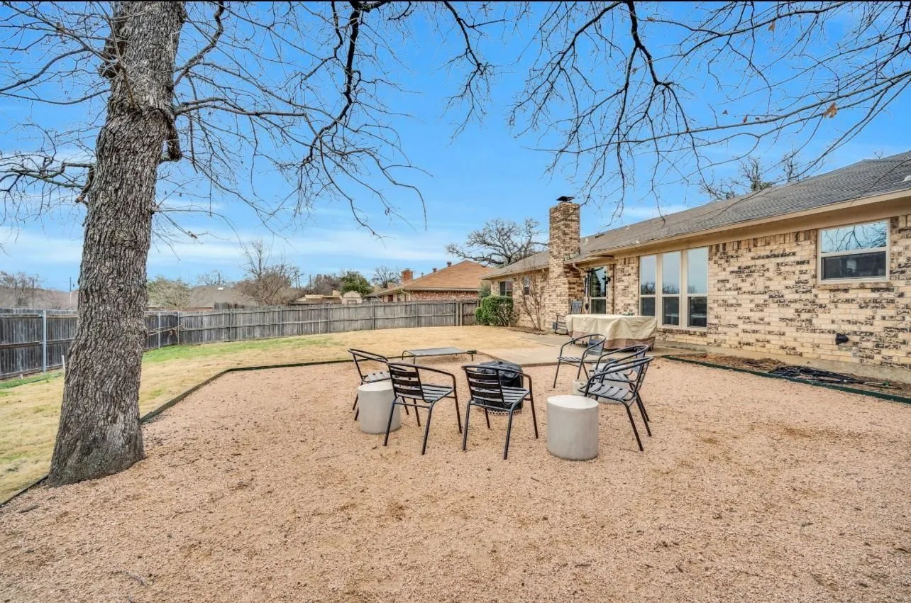 Single Family Residence For Rent in Tarrant County , 605 Steeplechase Drive, Bedford, Texas 76021, 3 Bedroom, 2 Bathroom, 2 Garage spaces, 1,506 Sqft, built in 1979, mls#21411419, Real Estate Agent in Bedford, Homes For Rent in Tarrant county, Homes For Rent in Bedford, Realtor in Bedford Texas, Real Estate Brokerage Independent Realty Texas, Luminita Cordes Realtor