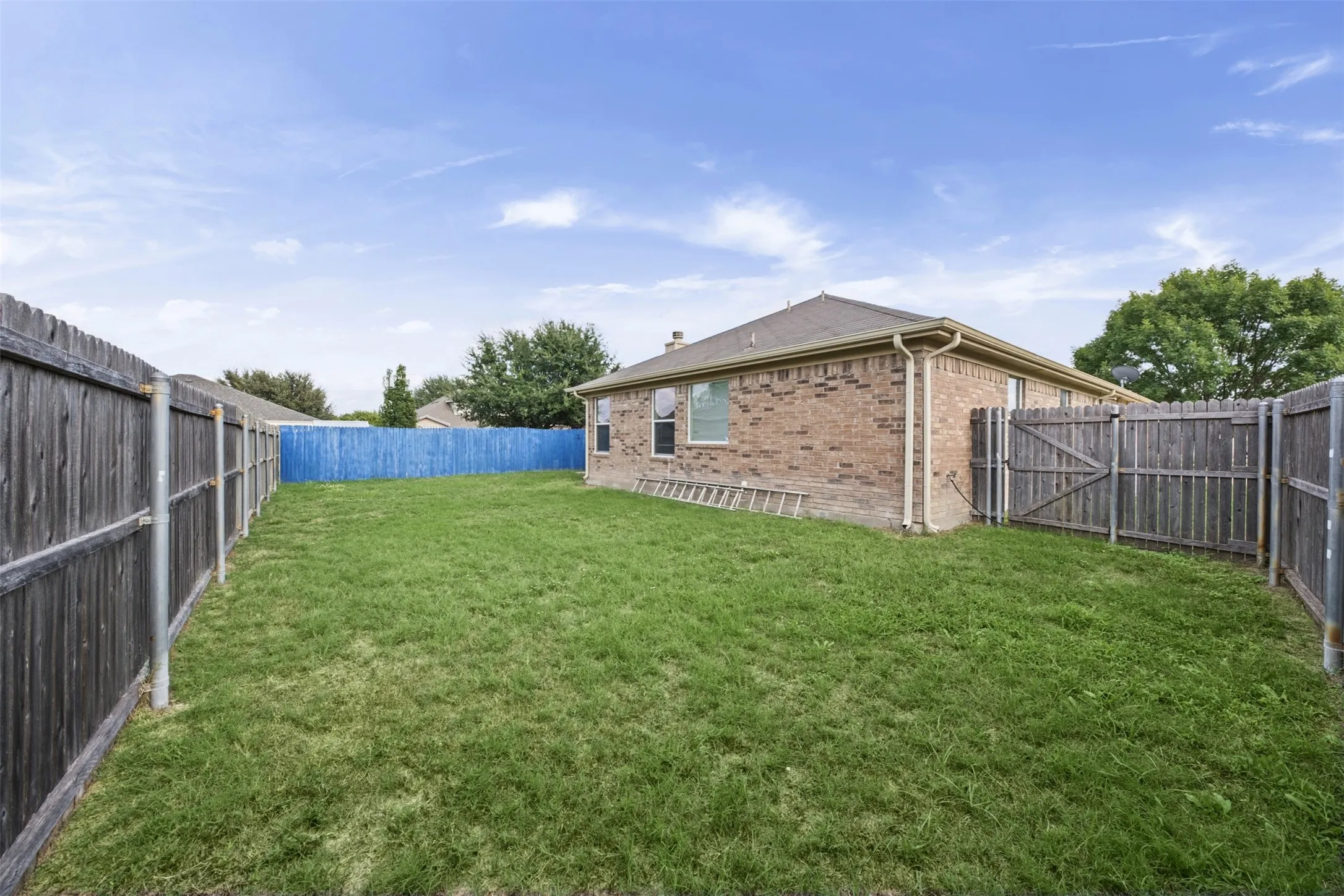 Single Family Residence For Sale in Parker County , 301 Wintergreen Court, Weatherford, Texas 76085, 4 Bedroom, 2 Bathroom, 2 Garage spaces, 1,786 Sqft, built in 2004, mls#21411290, Real Estate Agent in Weatherford, Homes For Sale in Parker county, Homes For Sale in Weatherford, Realtor in Weatherford Texas, Real Estate Brokerage Independent Realty Texas, Luminita Cordes Realtor