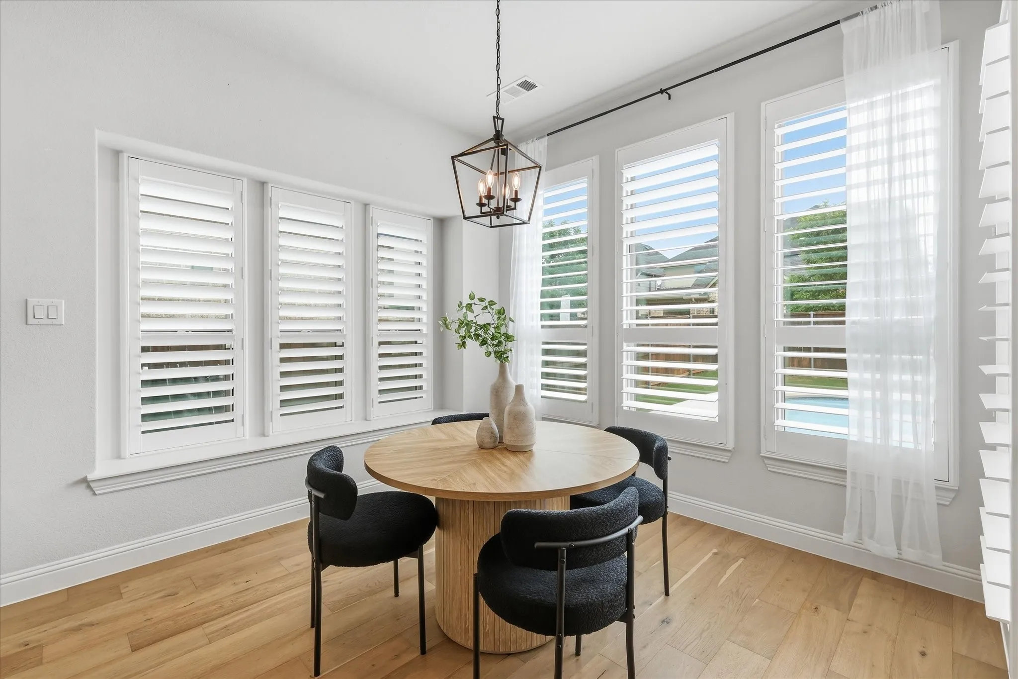 Sun-filled breakfast nook!
