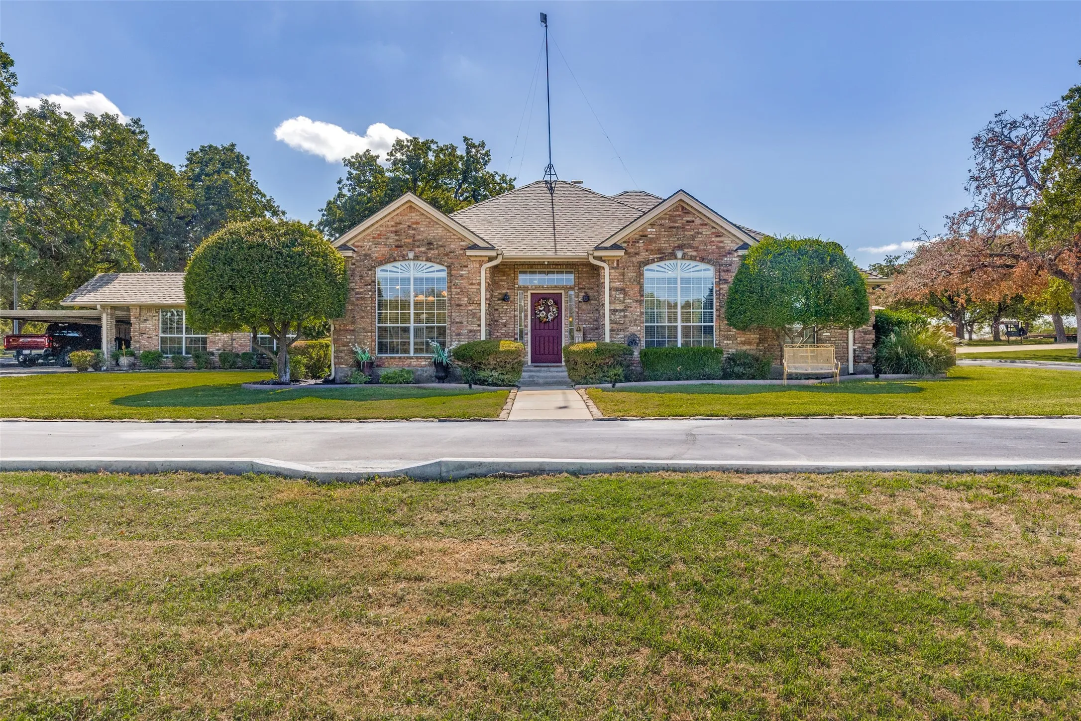 Single Family Residence For Sale in Wise County , 395 County Road 1646, Chico, Texas 76431, 3 Bedroom, 3 Bathroom, Garage spaces, 2,798 Sqft, built in 1993, mls#21407050, Real Estate Agent in Chico, Homes For Sale in Wise county, Homes For Sale in Chico, Realtor in Chico Texas, Real Estate Brokerage Independent Realty Texas, Luminita Cordes Realtor