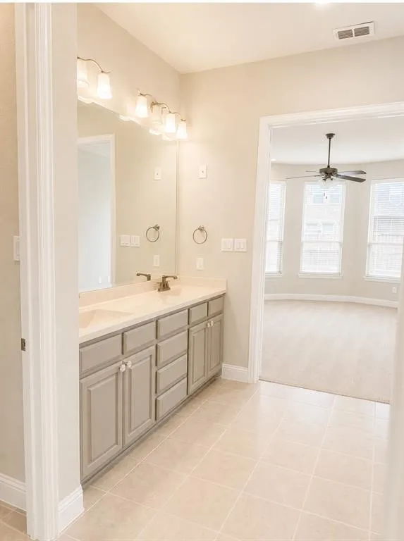 Single Family Residence For Sale in Tarrant County , 2818 Twin Ridge Drive, Arlington, Texas 76001, 5 Bedroom, 5 Bathroom, 2 Garage spaces, 4,199 Sqft, built in 2017, mls#21411430, Real Estate Agent in Arlington, Homes For Sale in Tarrant county, Homes For Sale in Arlington, Realtor in Arlington Texas, Real Estate Brokerage Independent Realty Texas, Luminita Cordes Realtor