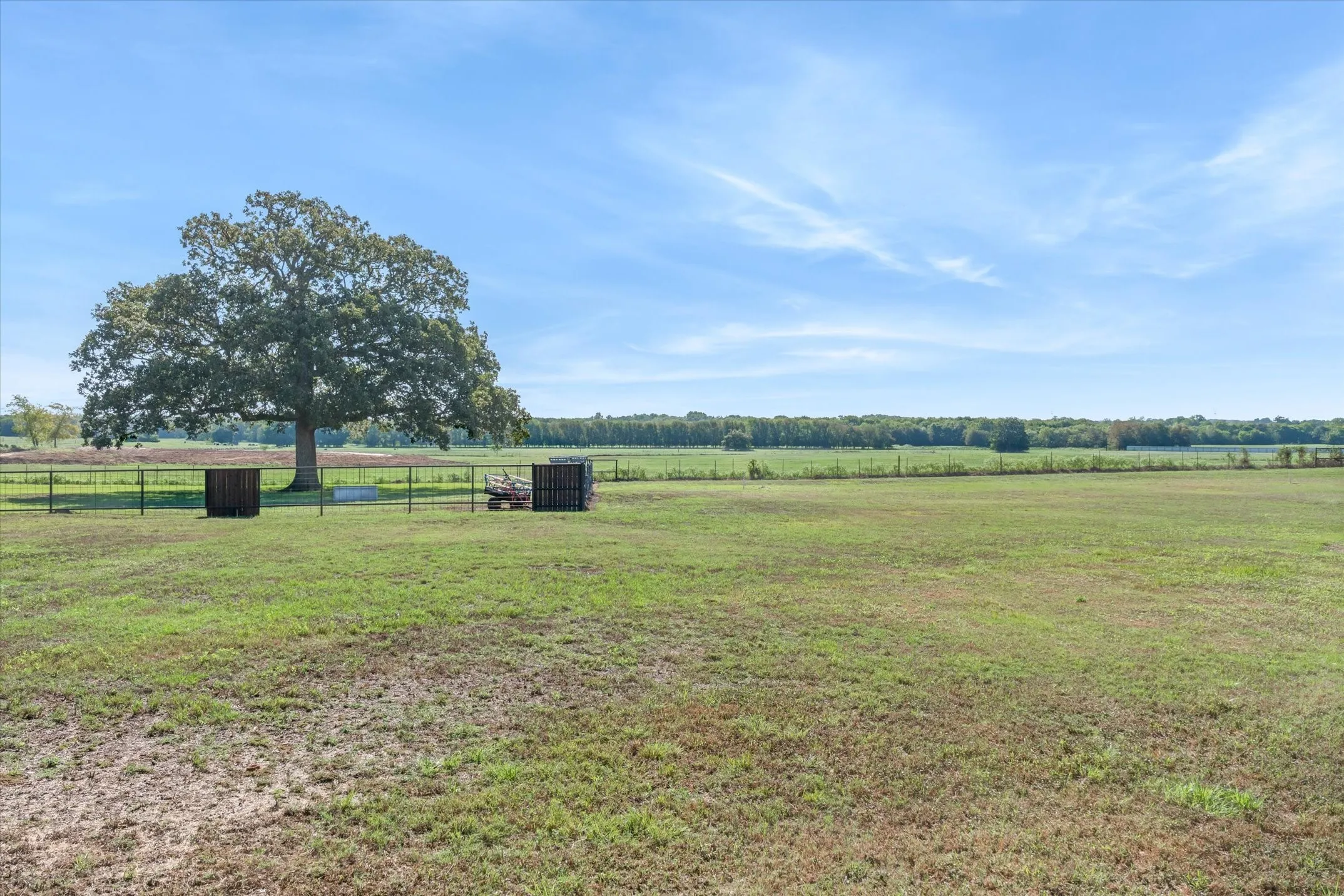 Single Family Residence For Sale in Van Zandt County , 190 Private Road 7786, Wills Point, Texas 75169, 2 Bedroom, 2 Bathroom, Garage spaces, 2,434 Sqft, built in 2022, mls#21410845, Real Estate Agent in Wills Point, Homes For Sale in Van Zandt county, Homes For Sale in Wills Point, Realtor in Wills Point Texas, Real Estate Brokerage Independent Realty Texas, Luminita Cordes Realtor