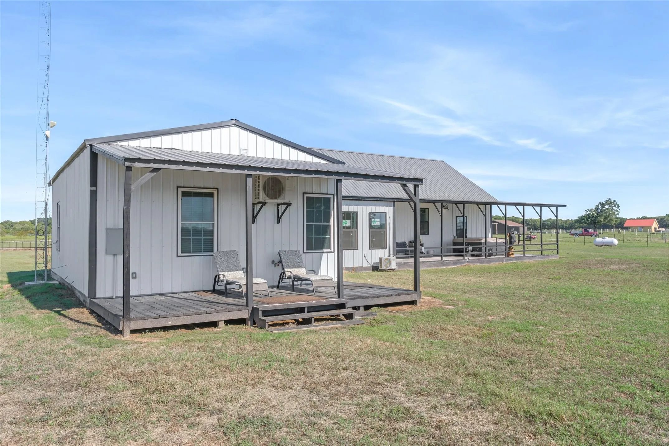 Single Family Residence For Sale in Van Zandt County , 190 Private Road 7786, Wills Point, Texas 75169, 2 Bedroom, 2 Bathroom, Garage spaces, 2,434 Sqft, built in 2022, mls#21410845, Real Estate Agent in Wills Point, Homes For Sale in Van Zandt county, Homes For Sale in Wills Point, Realtor in Wills Point Texas, Real Estate Brokerage Independent Realty Texas, Luminita Cordes Realtor