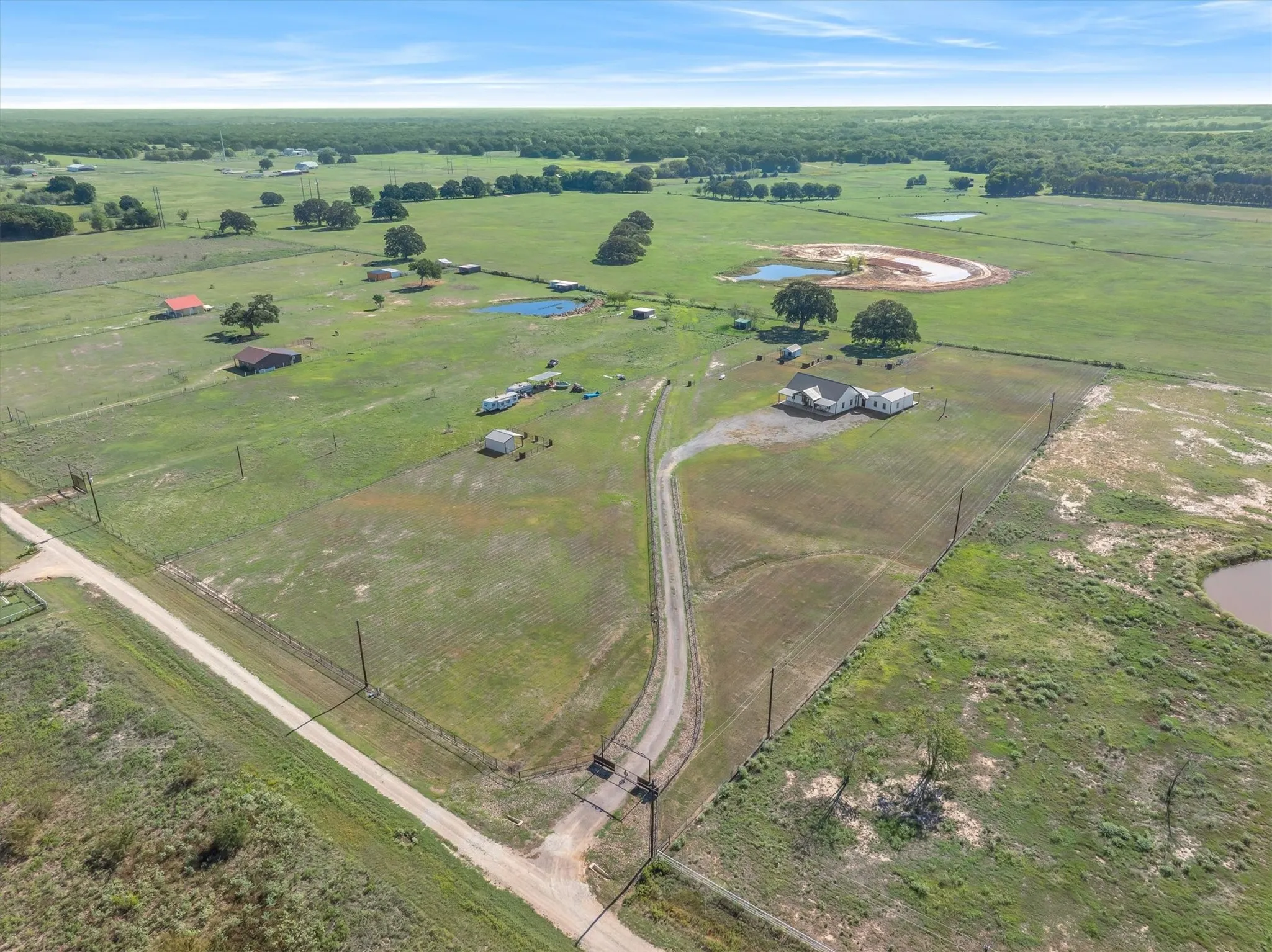 Single Family Residence For Sale in Van Zandt County , 190 Private Road 7786, Wills Point, Texas 75169, 2 Bedroom, 2 Bathroom, Garage spaces, 2,434 Sqft, built in 2022, mls#21410845, Real Estate Agent in Wills Point, Homes For Sale in Van Zandt county, Homes For Sale in Wills Point, Realtor in Wills Point Texas, Real Estate Brokerage Independent Realty Texas, Luminita Cordes Realtor