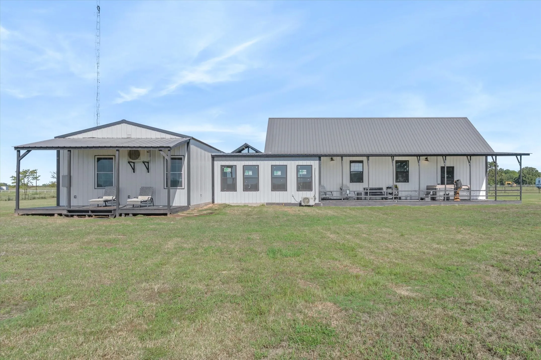 Single Family Residence For Sale in Van Zandt County , 190 Private Road 7786, Wills Point, Texas 75169, 2 Bedroom, 2 Bathroom, Garage spaces, 2,434 Sqft, built in 2022, mls#21410845, Real Estate Agent in Wills Point, Homes For Sale in Van Zandt county, Homes For Sale in Wills Point, Realtor in Wills Point Texas, Real Estate Brokerage Independent Realty Texas, Luminita Cordes Realtor