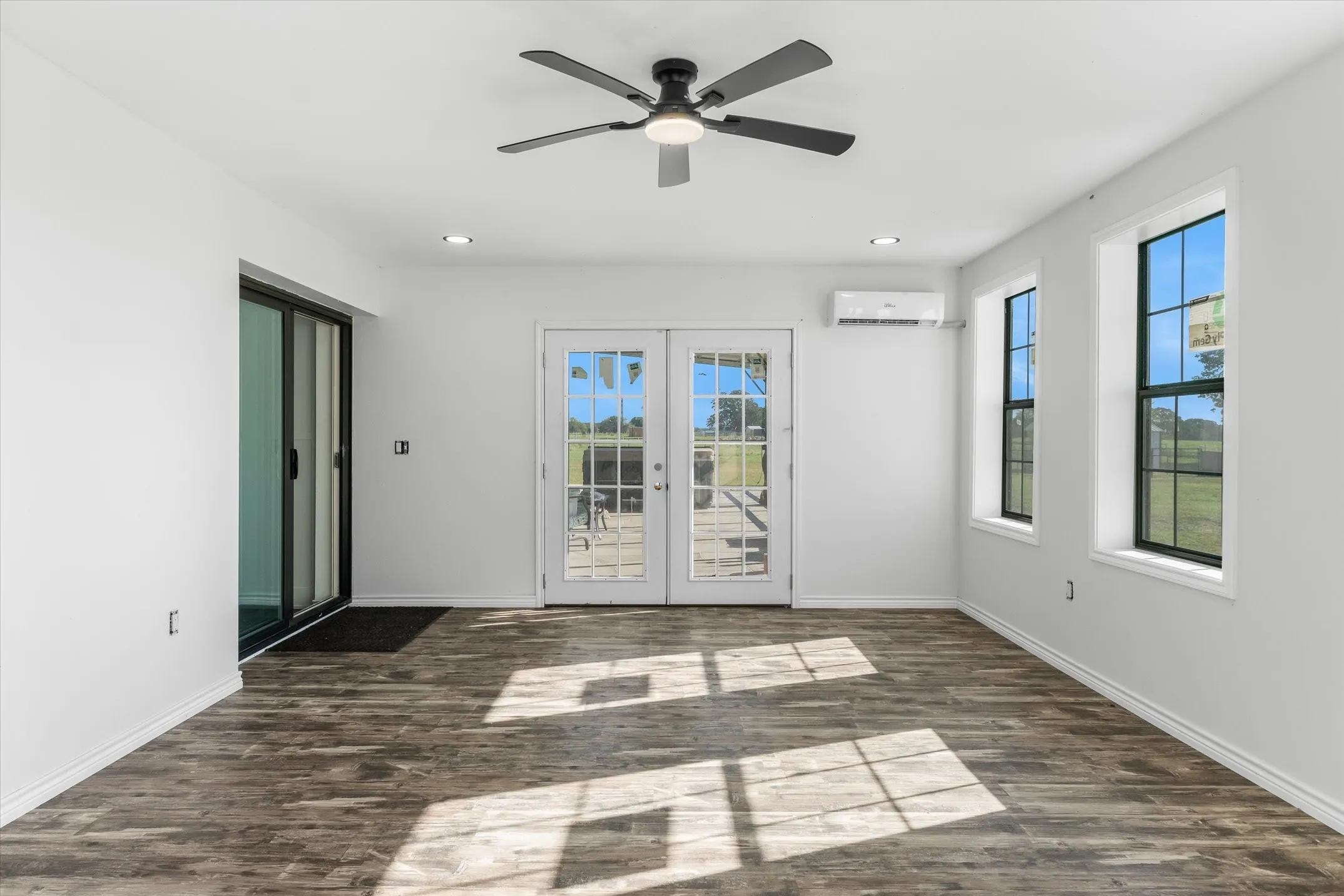 Single Family Residence For Sale in Van Zandt County , 190 Private Road 7786, Wills Point, Texas 75169, 2 Bedroom, 2 Bathroom, Garage spaces, 2,434 Sqft, built in 2022, mls#21410845, Real Estate Agent in Wills Point, Homes For Sale in Van Zandt county, Homes For Sale in Wills Point, Realtor in Wills Point Texas, Real Estate Brokerage Independent Realty Texas, Luminita Cordes Realtor
