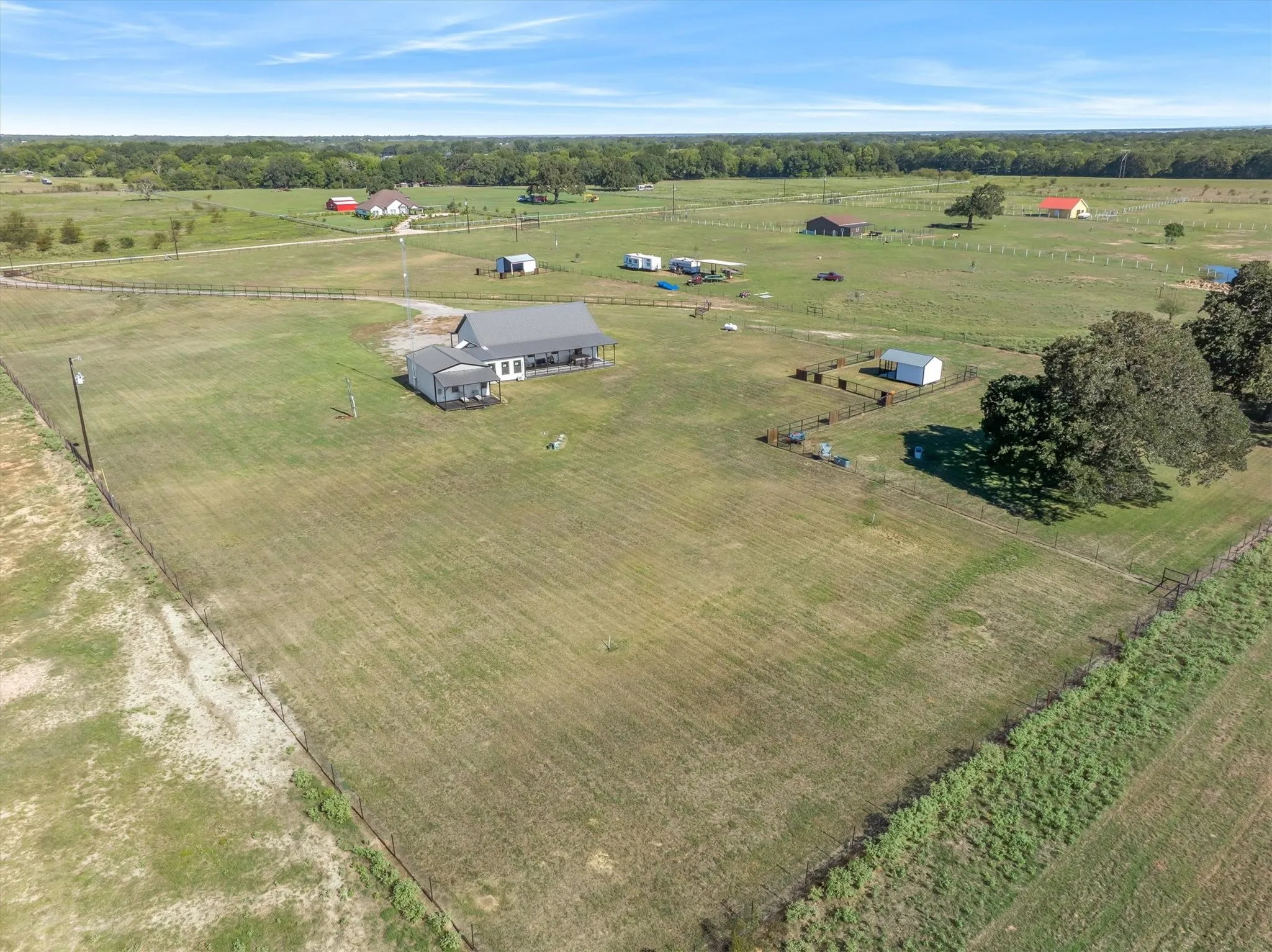 Single Family Residence For Sale in Van Zandt County , 190 Private Road 7786, Wills Point, Texas 75169, 2 Bedroom, 2 Bathroom, Garage spaces, 2,434 Sqft, built in 2022, mls#21410845, Real Estate Agent in Wills Point, Homes For Sale in Van Zandt county, Homes For Sale in Wills Point, Realtor in Wills Point Texas, Real Estate Brokerage Independent Realty Texas, Luminita Cordes Realtor