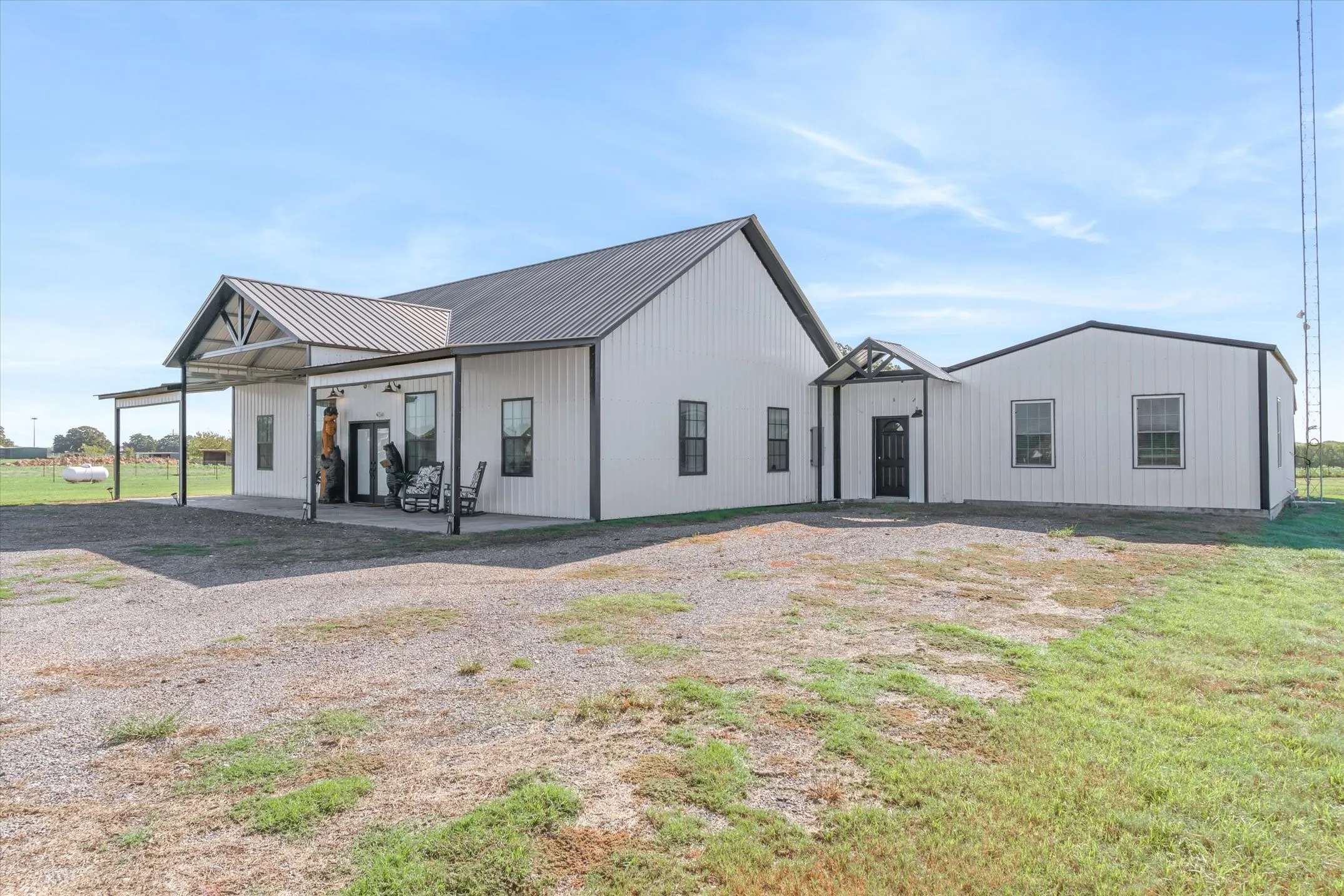 Single Family Residence For Sale in Van Zandt County , 190 Private Road 7786, Wills Point, Texas 75169, 2 Bedroom, 2 Bathroom, Garage spaces, 2,434 Sqft, built in 2022, mls#21410845, Real Estate Agent in Wills Point, Homes For Sale in Van Zandt county, Homes For Sale in Wills Point, Realtor in Wills Point Texas, Real Estate Brokerage Independent Realty Texas, Luminita Cordes Realtor