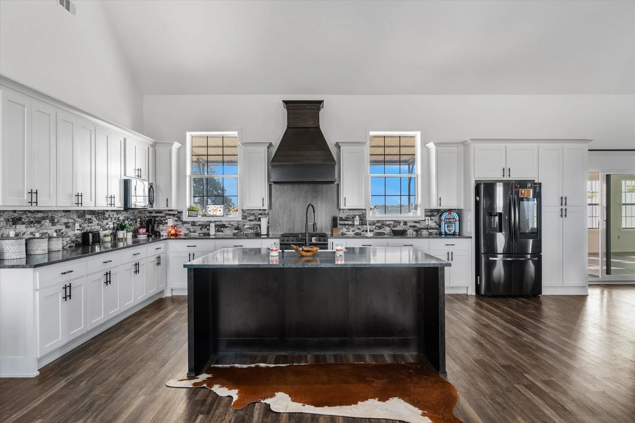 Single Family Residence For Sale in Van Zandt County , 190 Private Road 7786, Wills Point, Texas 75169, 2 Bedroom, 2 Bathroom, Garage spaces, 2,434 Sqft, built in 2022, mls#21410845, Real Estate Agent in Wills Point, Homes For Sale in Van Zandt county, Homes For Sale in Wills Point, Realtor in Wills Point Texas, Real Estate Brokerage Independent Realty Texas, Luminita Cordes Realtor