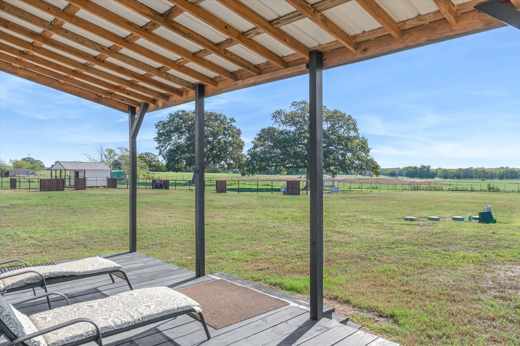Single Family Residence For Sale in Van Zandt County , 190 Private Road 7786, Wills Point, Texas 75169, 2 Bedroom, 2 Bathroom, Garage spaces, 2,434 Sqft, built in 2022, mls#21410845, Real Estate Agent in Wills Point, Homes For Sale in Van Zandt county, Homes For Sale in Wills Point, Realtor in Wills Point Texas, Real Estate Brokerage Independent Realty Texas, Luminita Cordes Realtor