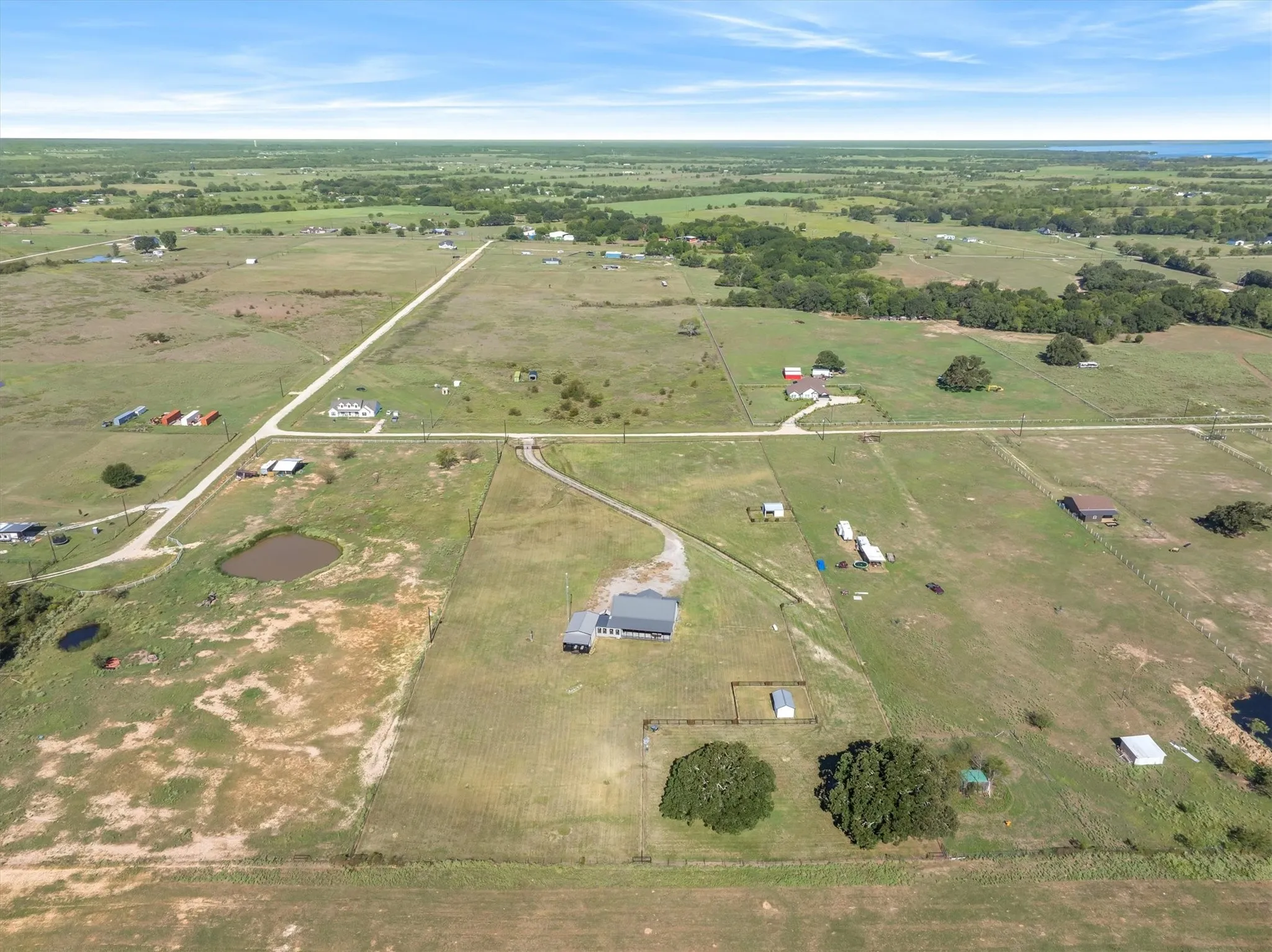 Single Family Residence For Sale in Van Zandt County , 190 Private Road 7786, Wills Point, Texas 75169, 2 Bedroom, 2 Bathroom, Garage spaces, 2,434 Sqft, built in 2022, mls#21410845, Real Estate Agent in Wills Point, Homes For Sale in Van Zandt county, Homes For Sale in Wills Point, Realtor in Wills Point Texas, Real Estate Brokerage Independent Realty Texas, Luminita Cordes Realtor