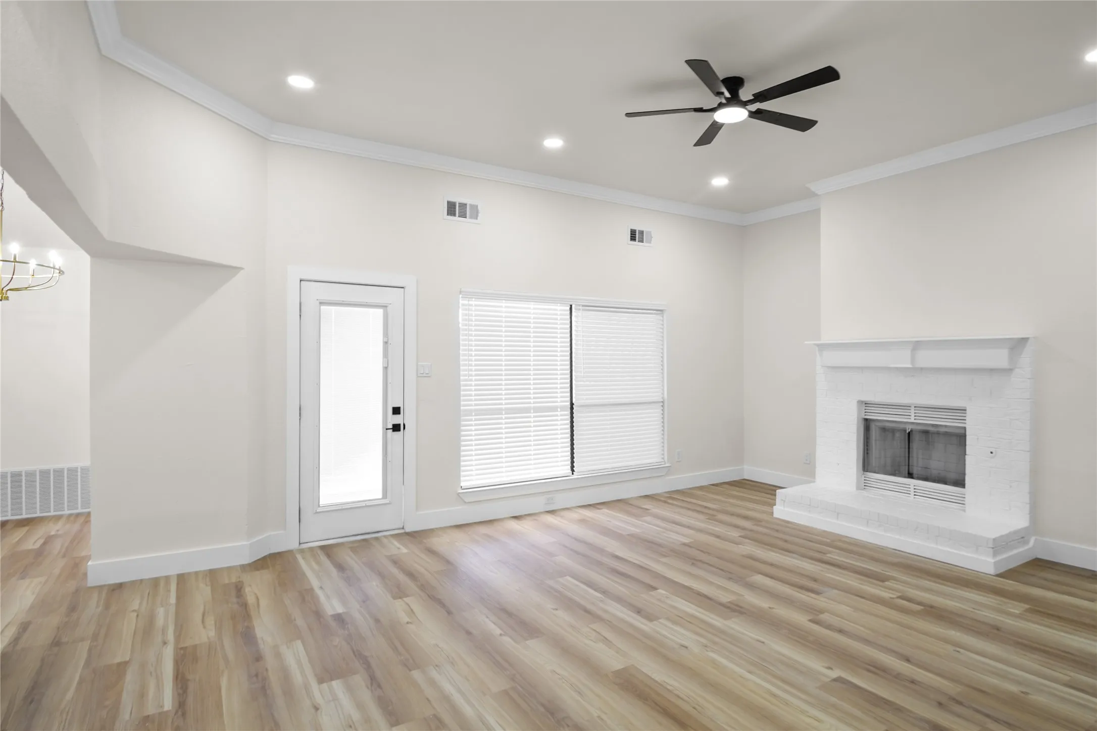 Single Family Residence For Sale in Dallas County , 1812 Seminole Trail, Mesquite, Texas 75149, 3 Bedroom, 2 Bathroom, 2 Garage spaces, 1,576 Sqft, built in 1987, mls#21411434, Real Estate Agent in Mesquite, Homes For Sale in Dallas county, Homes For Sale in Mesquite, Realtor in Mesquite Texas, Real Estate Brokerage Independent Realty Texas, Luminita Cordes Realtor