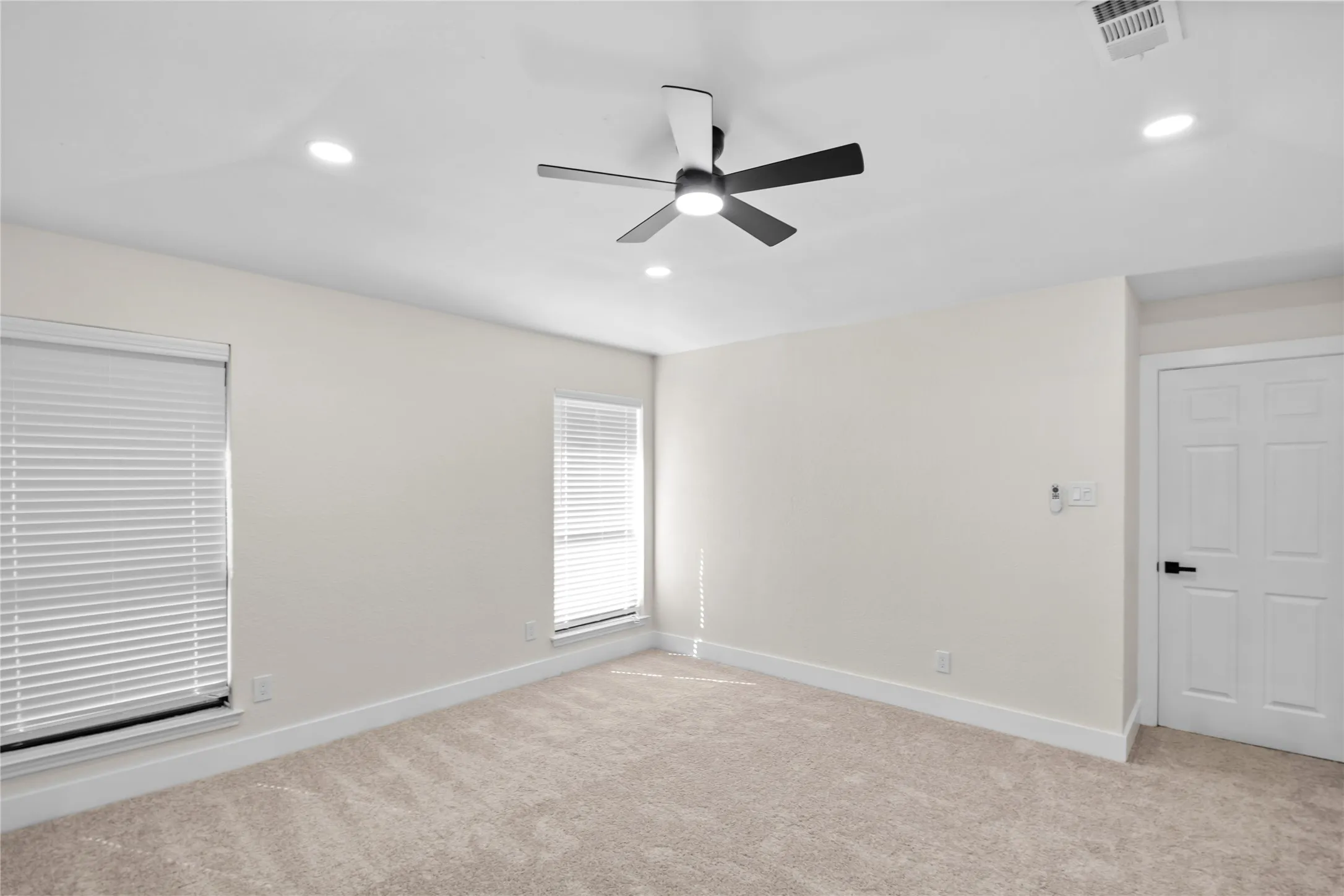 Single Family Residence For Sale in Dallas County , 1812 Seminole Trail, Mesquite, Texas 75149, 3 Bedroom, 2 Bathroom, 2 Garage spaces, 1,576 Sqft, built in 1987, mls#21411434, Real Estate Agent in Mesquite, Homes For Sale in Dallas county, Homes For Sale in Mesquite, Realtor in Mesquite Texas, Real Estate Brokerage Independent Realty Texas, Luminita Cordes Realtor