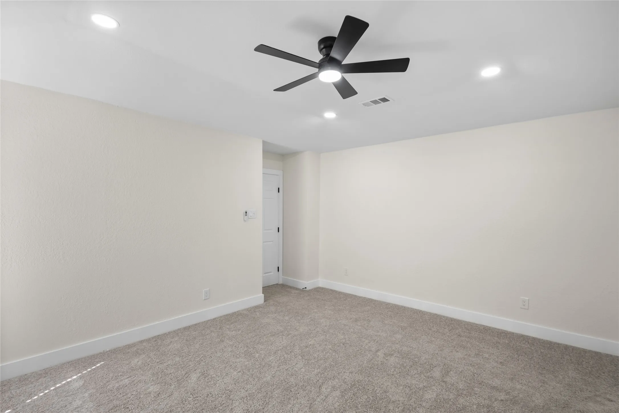 Single Family Residence For Sale in Dallas County , 1812 Seminole Trail, Mesquite, Texas 75149, 3 Bedroom, 2 Bathroom, 2 Garage spaces, 1,576 Sqft, built in 1987, mls#21411434, Real Estate Agent in Mesquite, Homes For Sale in Dallas county, Homes For Sale in Mesquite, Realtor in Mesquite Texas, Real Estate Brokerage Independent Realty Texas, Luminita Cordes Realtor